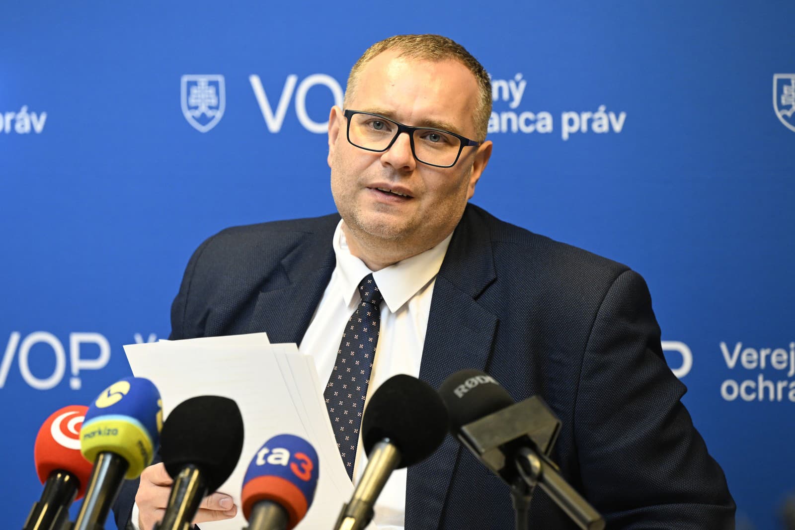 Verejný ochranca práv Róbert Dobrovodský