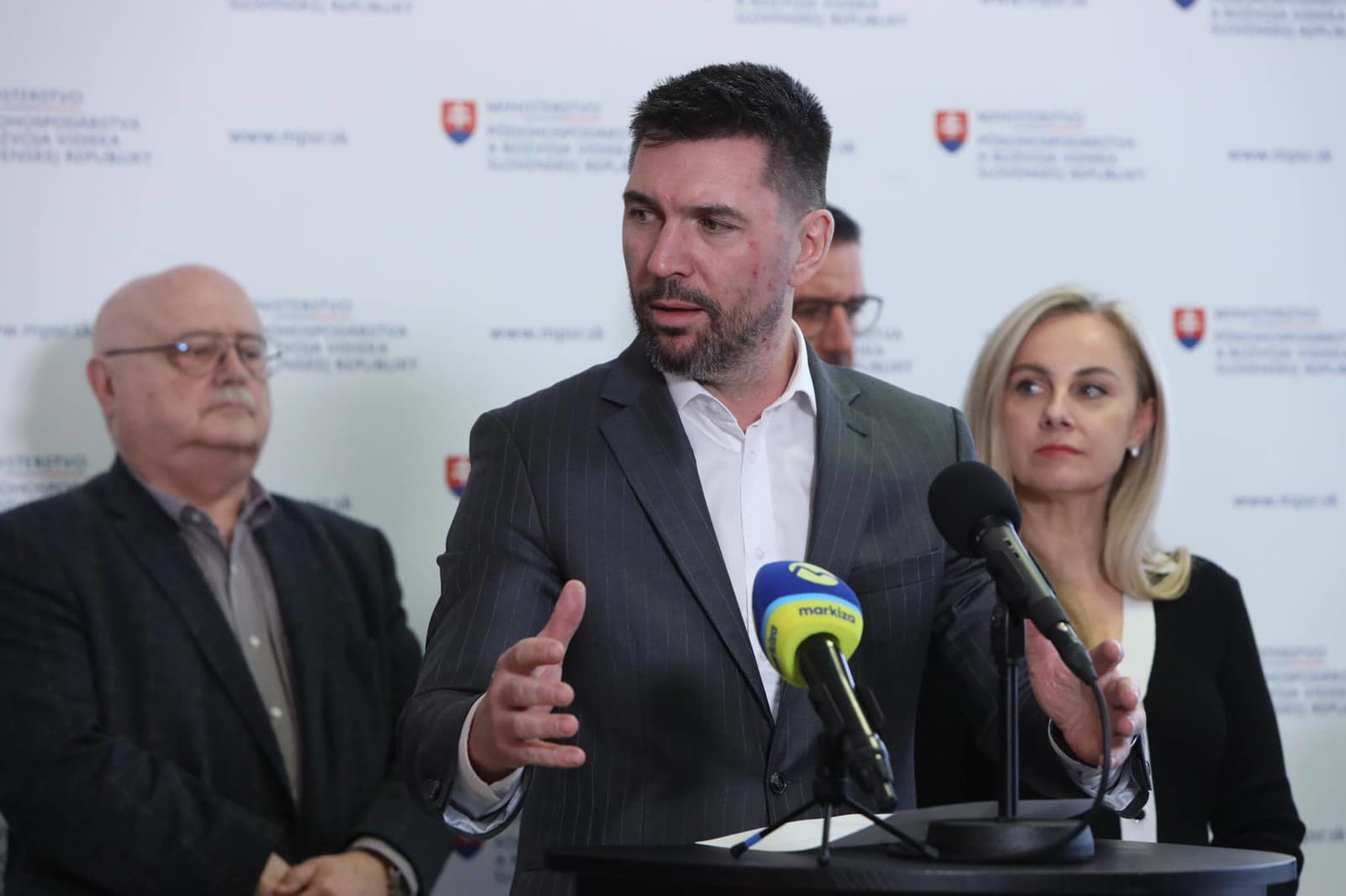 Česko SPRÍSŇUJE opatrenia proti