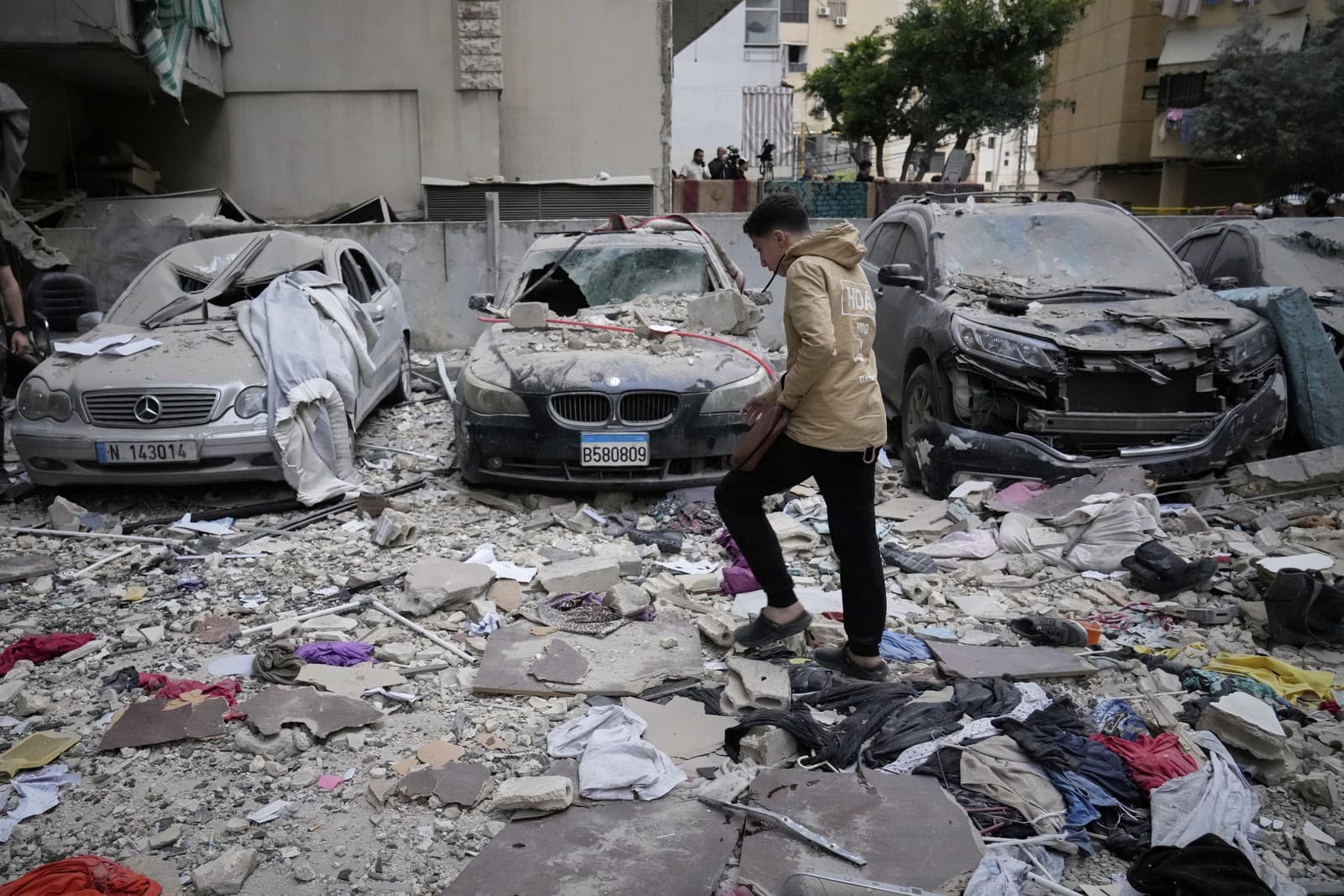 Následky izraelského cieleného útoku na obytný dom v Dahíji na južnom predmestí Bejrútu v Libanone 