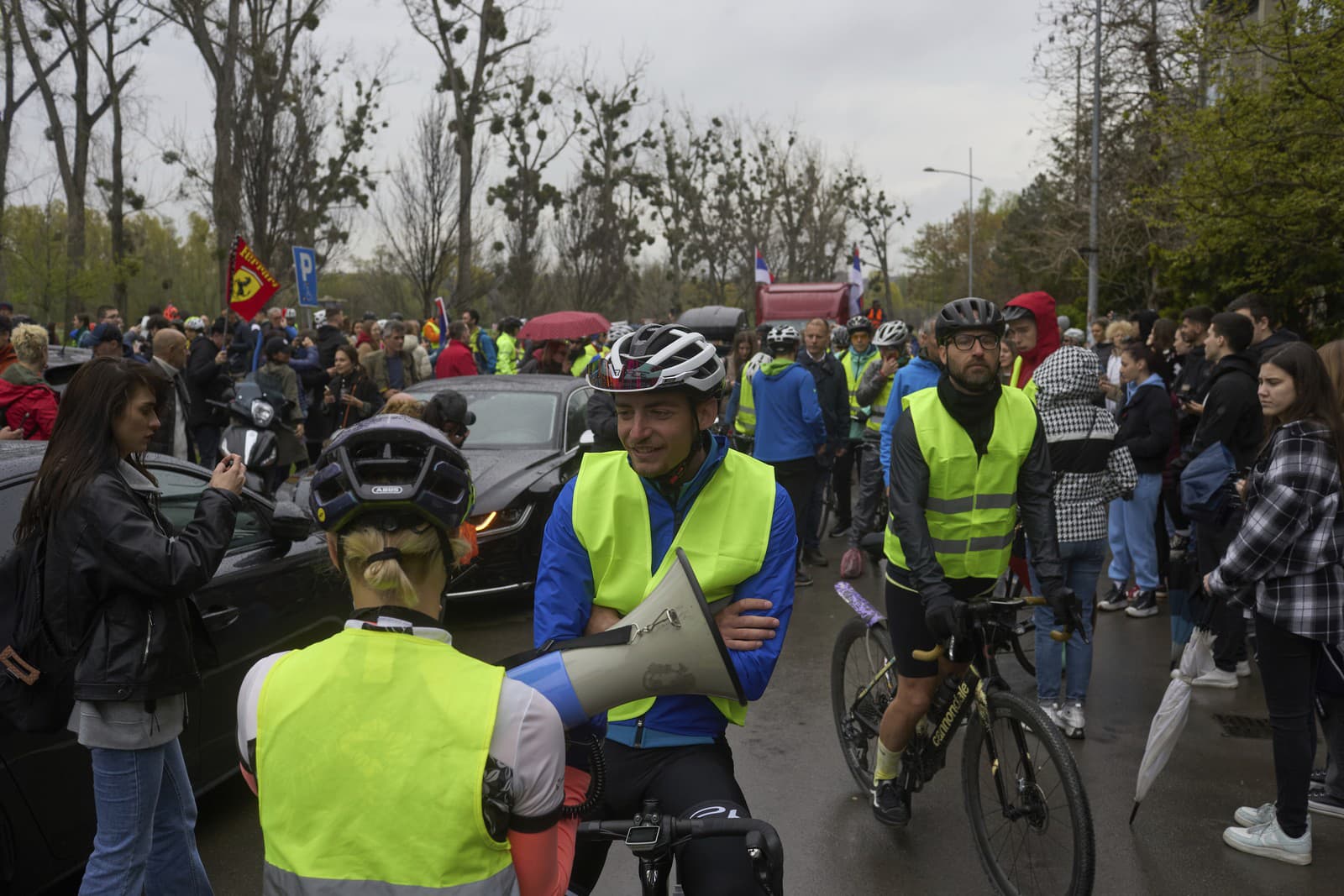 Protestujúci študenti na ceste do Štrasburgu s cieľom upozorniť EÚ na ich protesty proti korupcii v Novom Sade