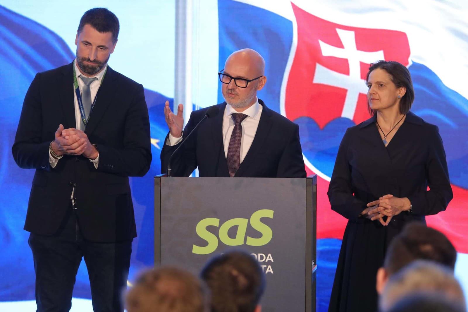 Predseda SaS Branislav Gröhling v príhovore okrem iných vyzdvihol prácu Márie Kolíkovej a Mariána Viskupiča