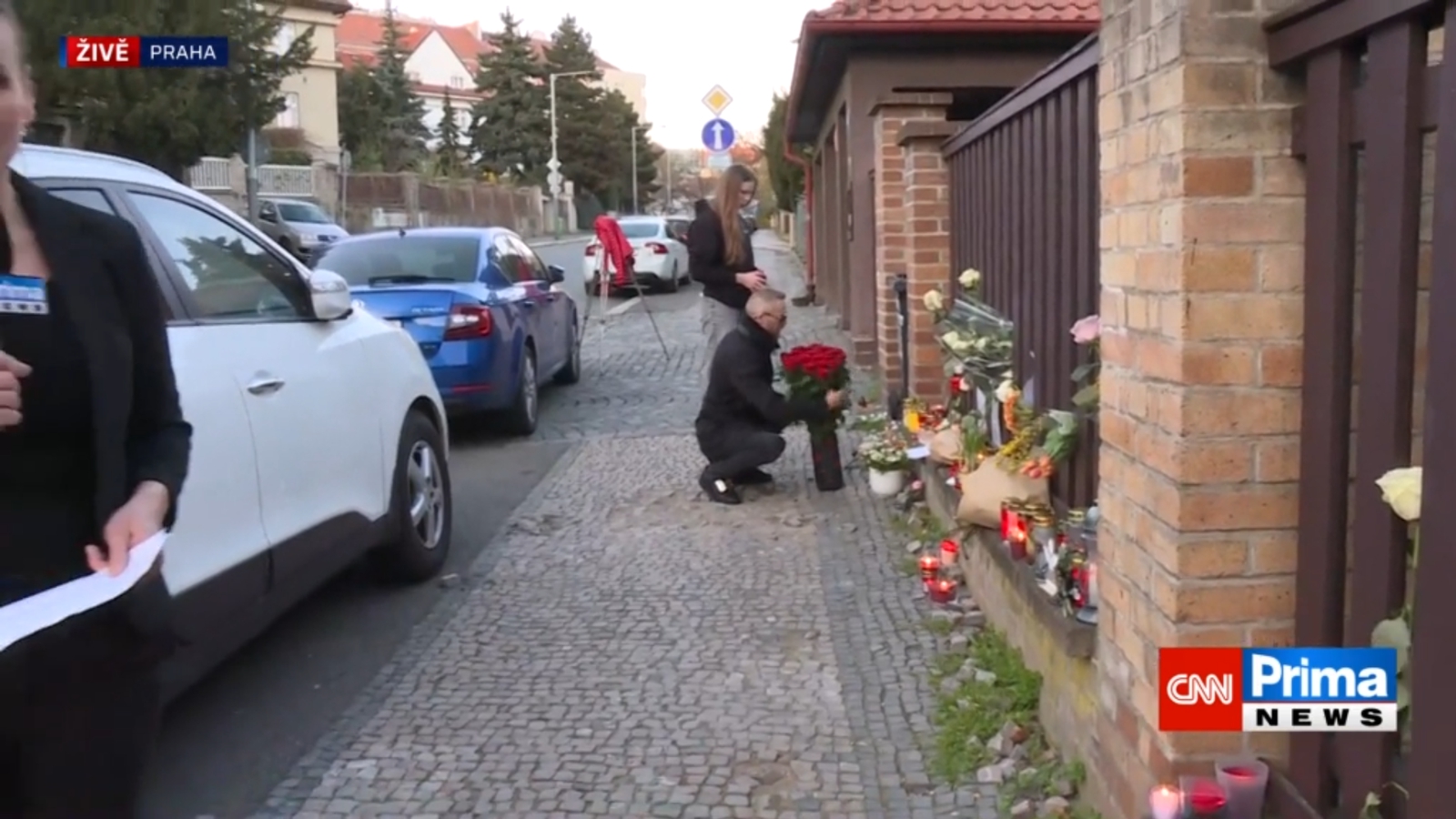 Pred domom Dády Patrasovej vzniklo pietne miesto na pamiatku Aničky Slováčkovej.