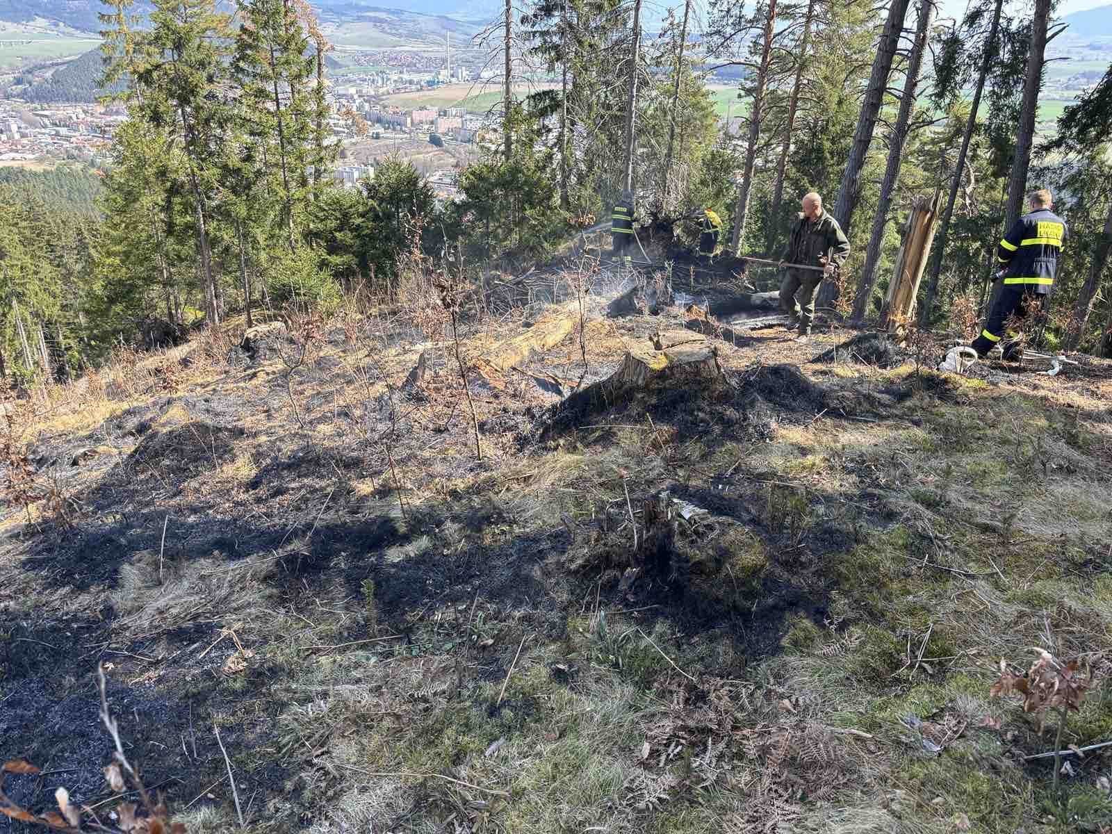 Hasiči v Ružomberku zasahujú