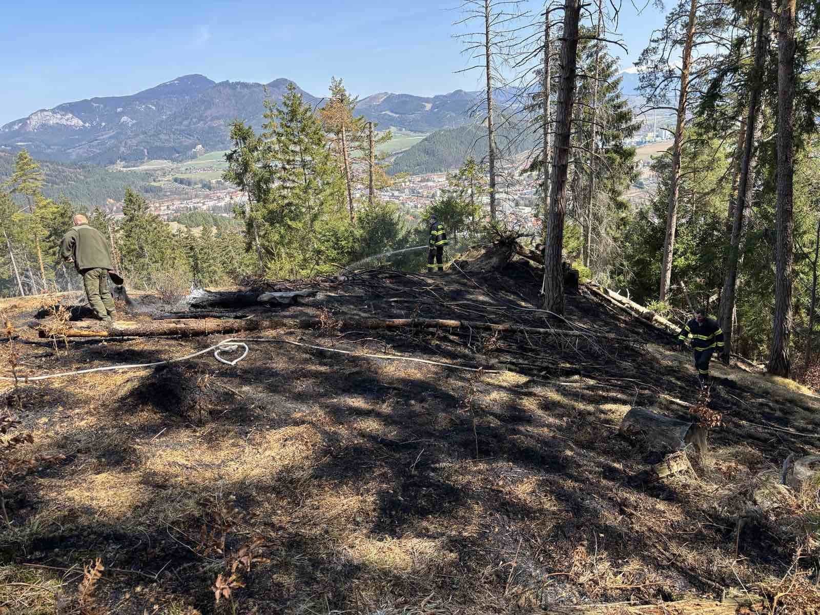 Hasiči v Ružomberku zasahujú