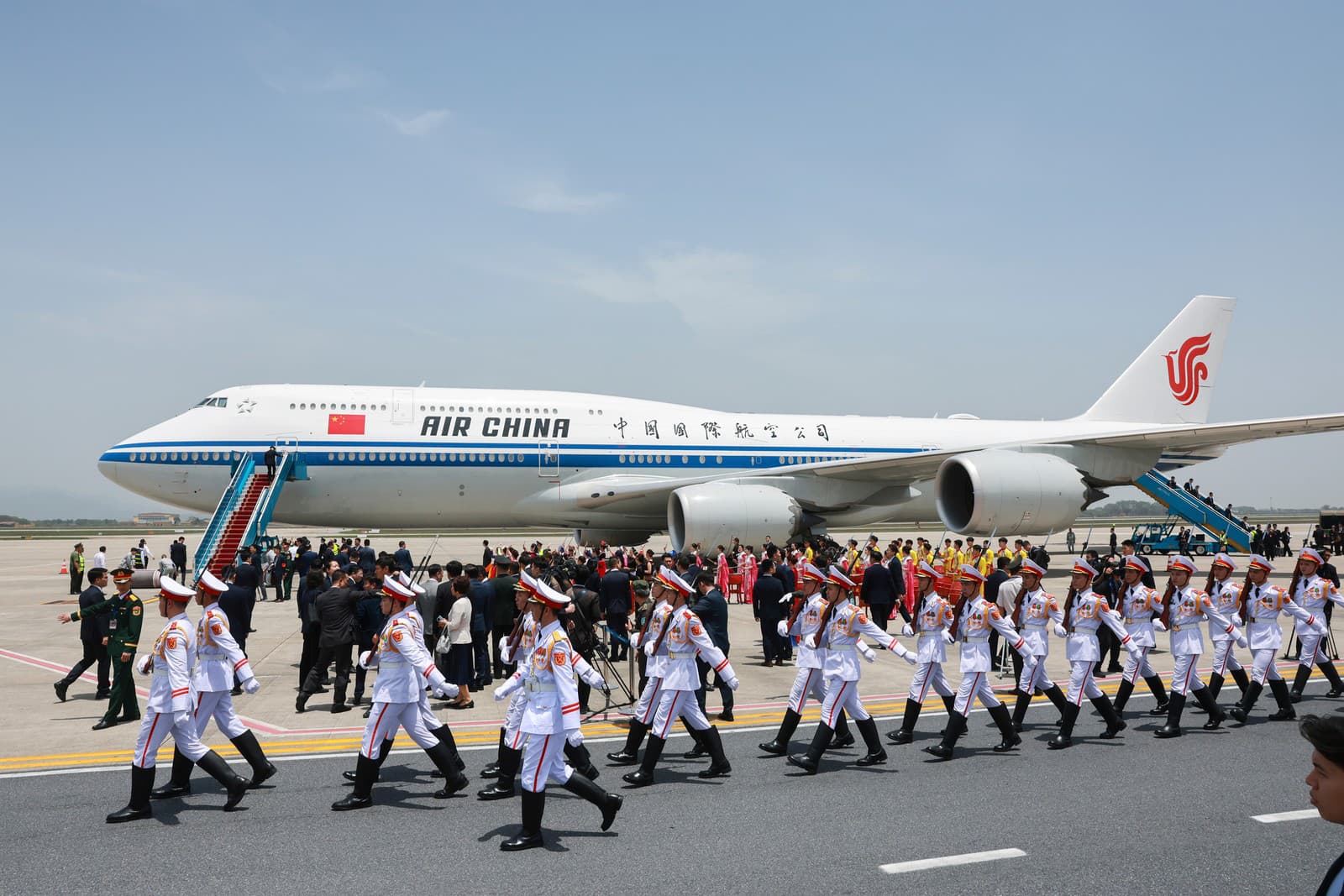 Si Ťin-pching prišiel na návštevu Vietnamu