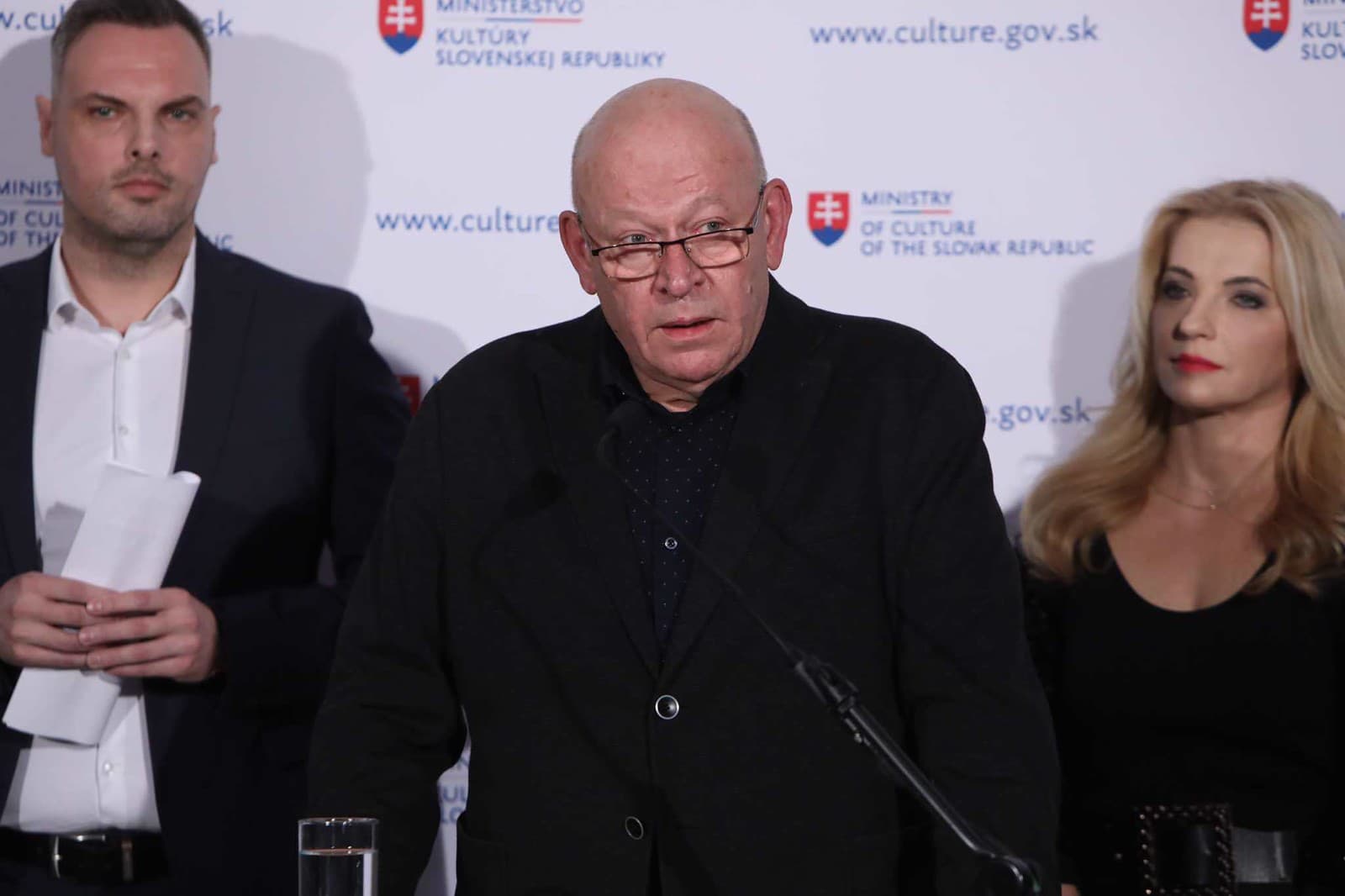 Zľava Peter Nemec, Matúš Oľha a ministerka Martina Šimkovičová