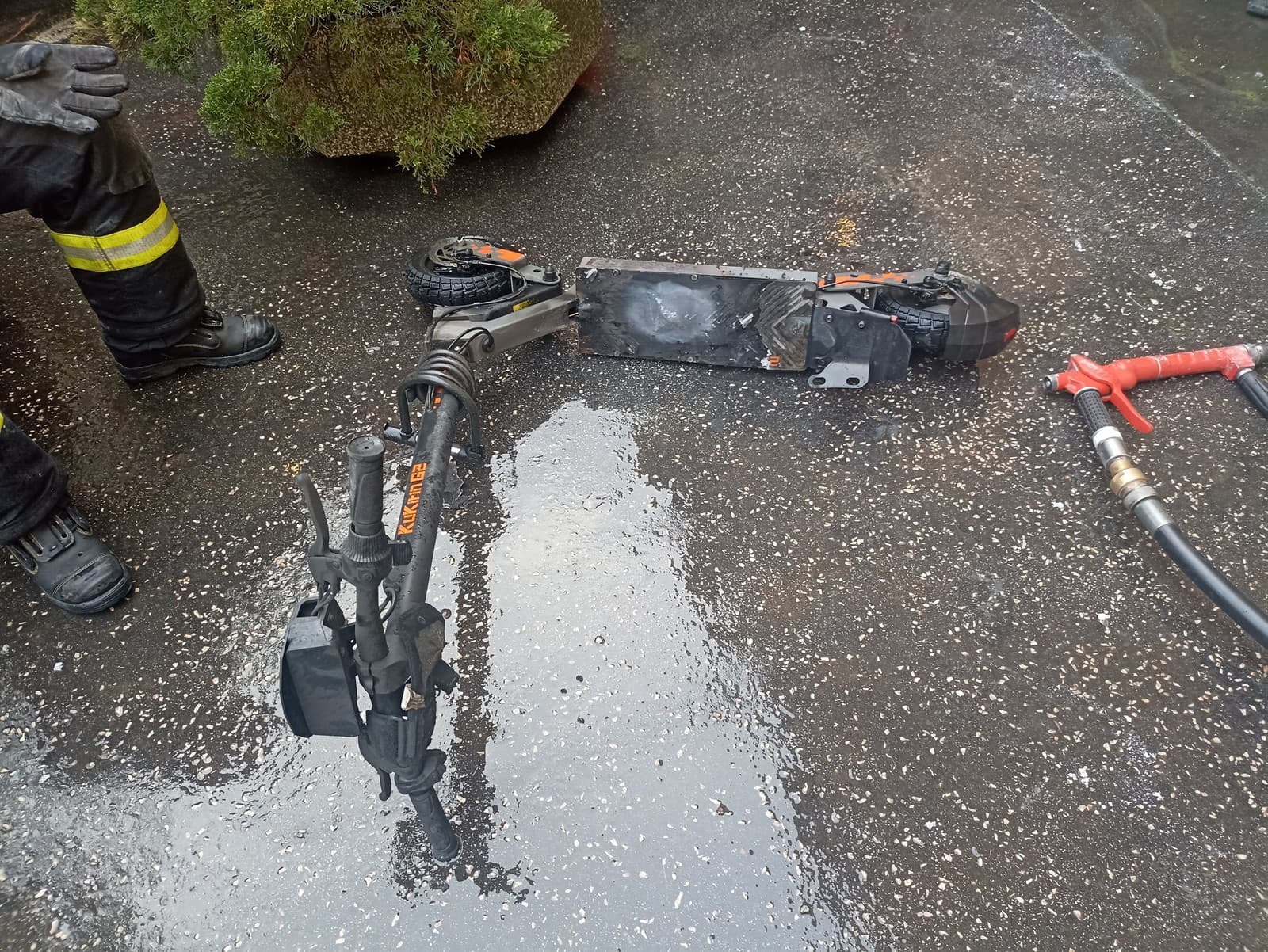 Požiar e-kolobežky v pivnici bytového domu