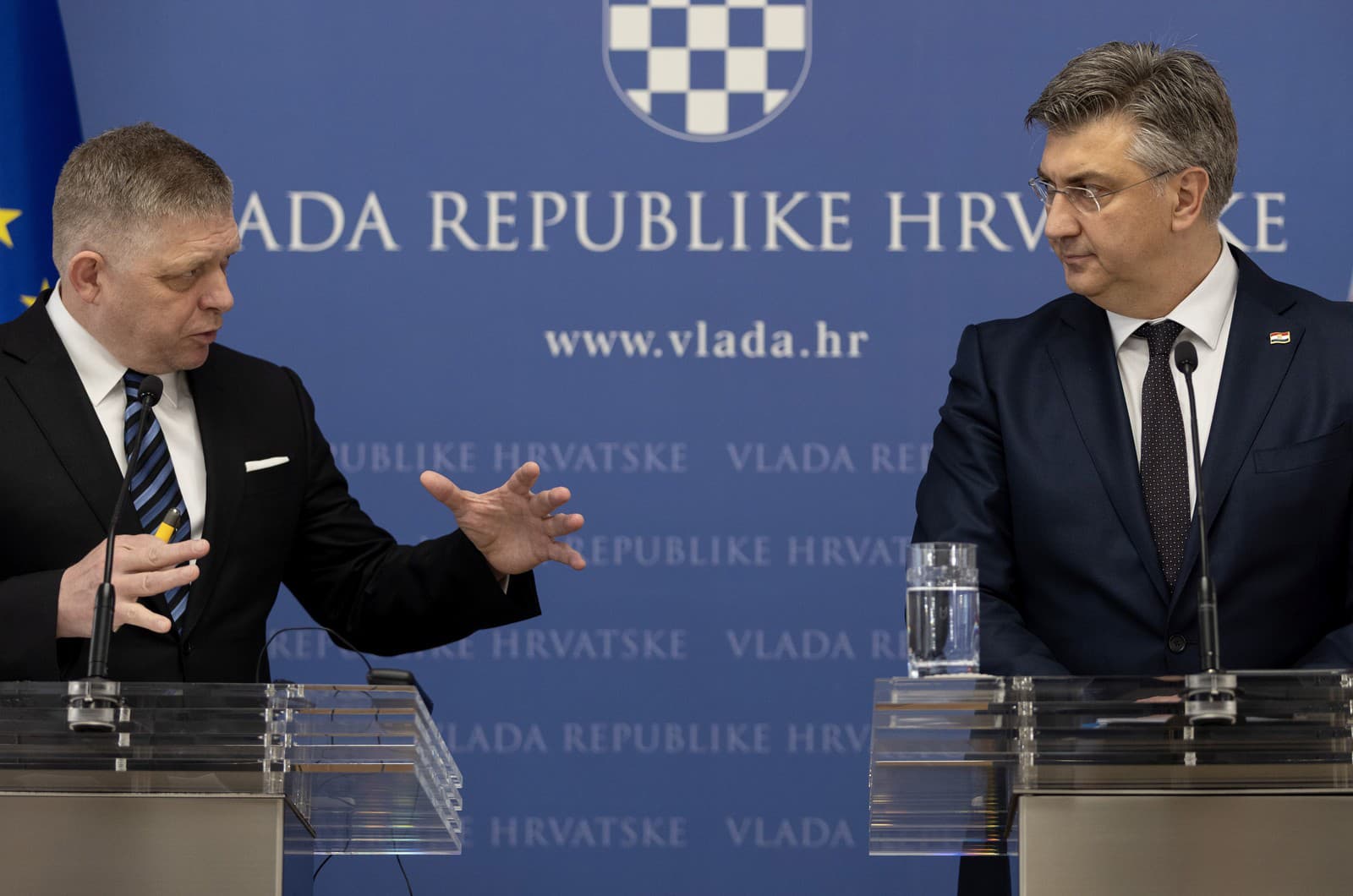 Slovenský premiér Robert Fico (vľavo) a chorvátsky premiér Andrej Plenkovič