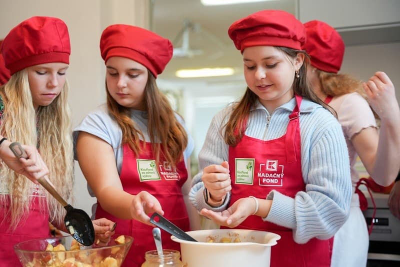 Okrem debničiek plných čerstvých vitamínov môžu školy získať aj podporu na organizáciu Krúžkov varenia 