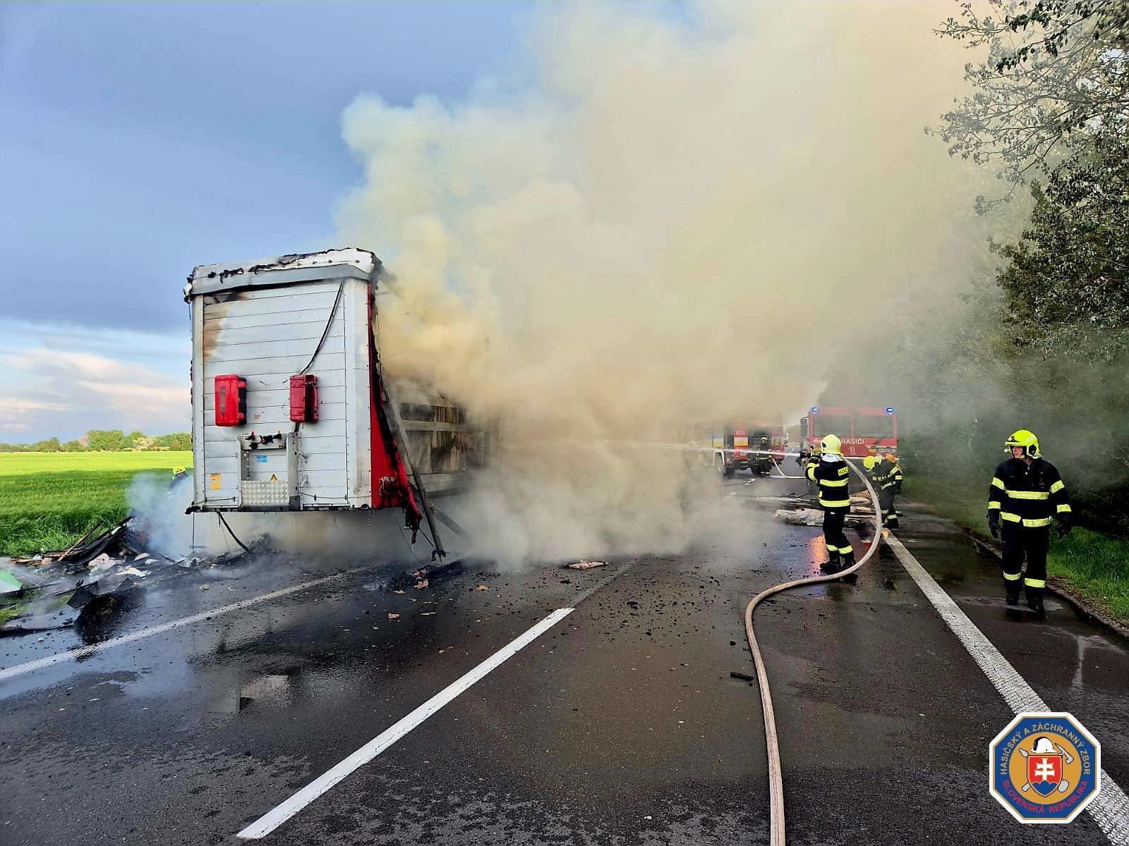 Požiar nákladného vozidla v