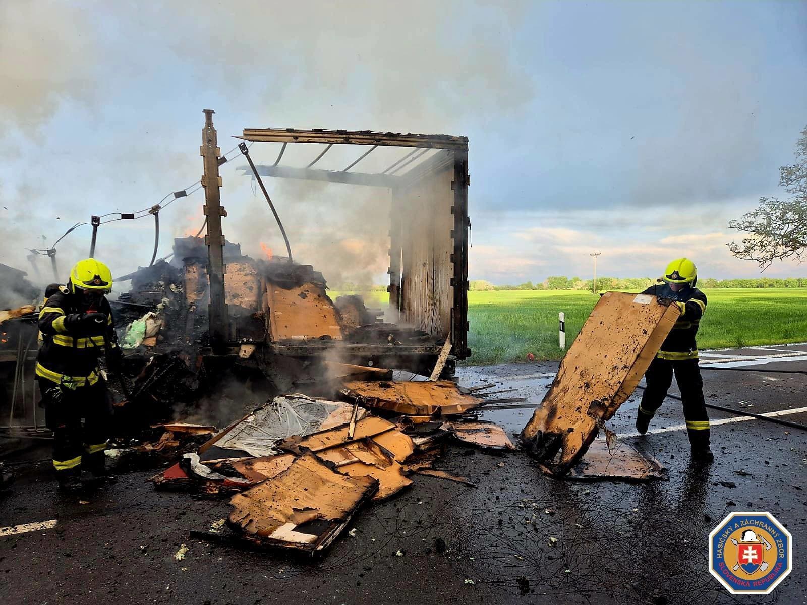 Požiar nákladného vozidla v