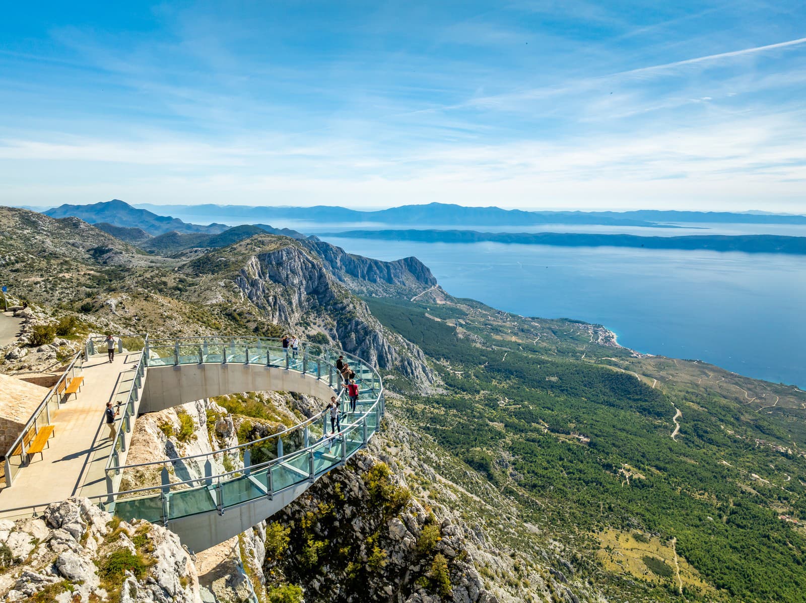 Horský masív Biokovo ponúka aj vyhliadku Skywalk