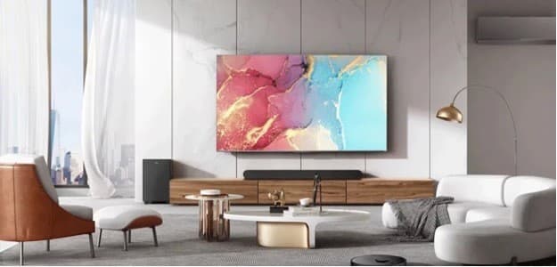 S takmer neviditeľným rámom vyzerá televízor TCL 55C71B ako obraz. 