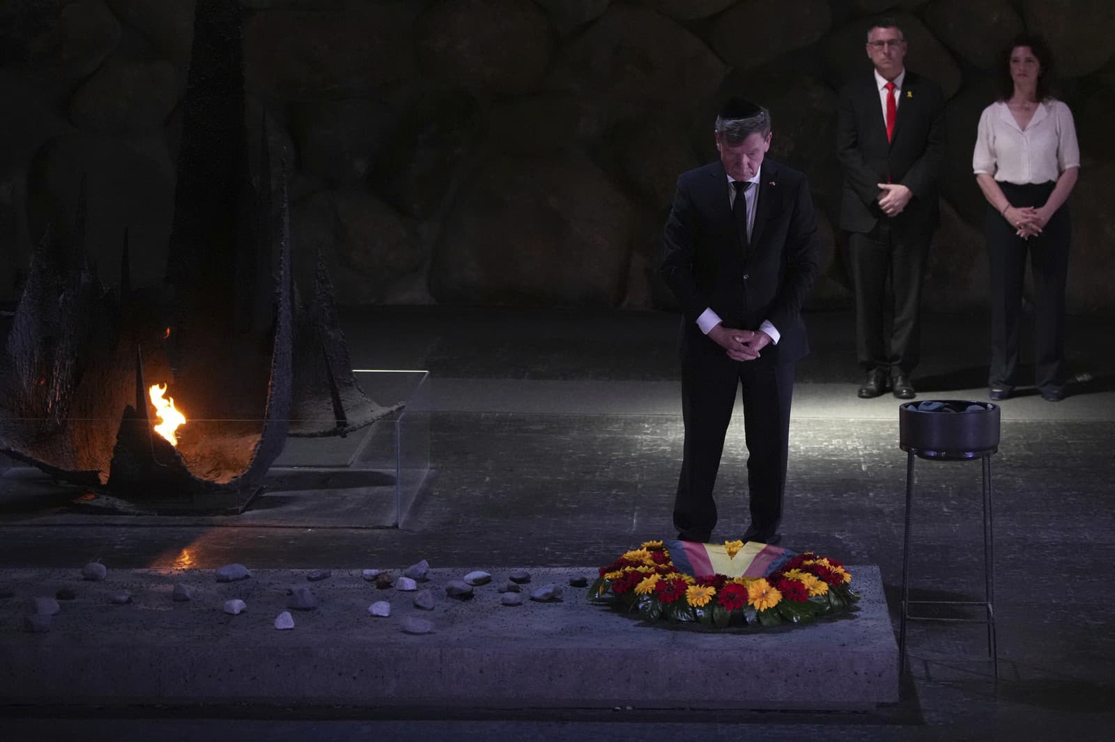 Nemecký minister zahraničných vecí Johann Wadephul položil veniec do Siene pamiatky počas návštevy izraelského pamätníka holokaustu Jad Vašem v Jeruzaleme.