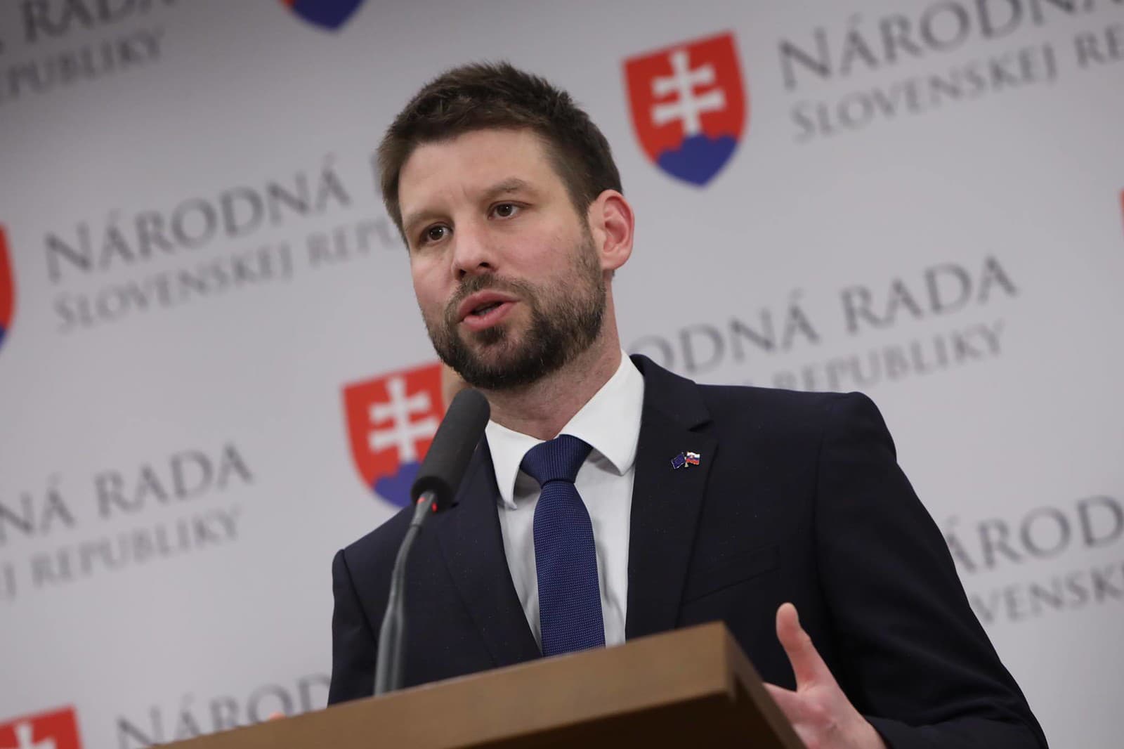 Gašpar reaguje na kritiku