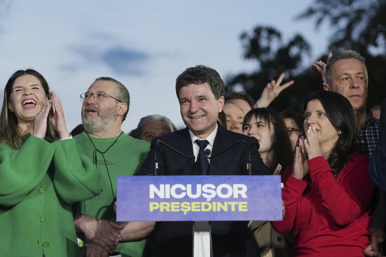 Exit polly naznačujú v druhom kole prezidentských volieb v Rumunsku víťazstvo centristického starostu Bukurešti Nicušora Dana