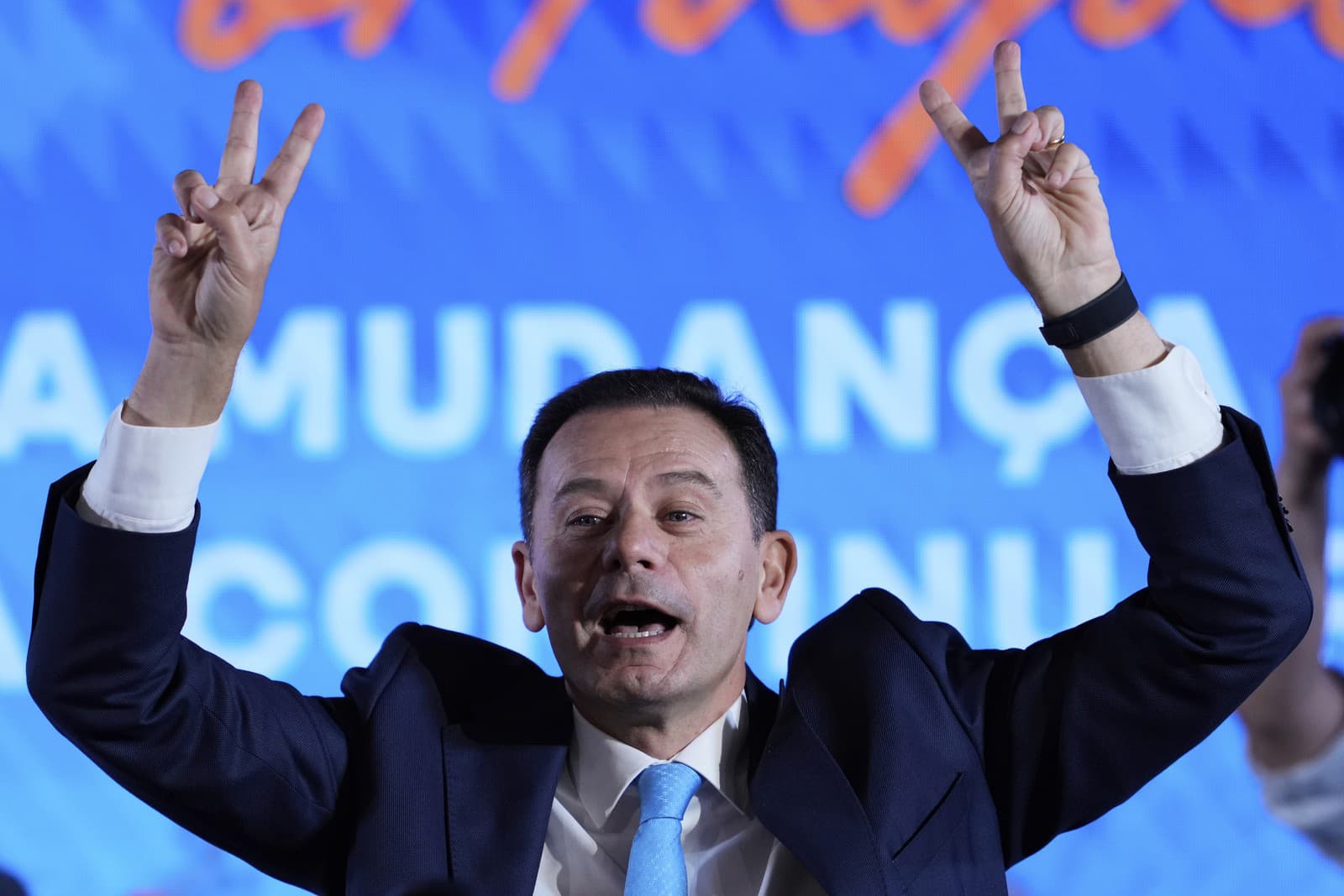 Úradujúci predseda vlády a vodca stredo-pravej strany Demokratická aliancia (AD) Luis Montenegro po parlamentných voľbách v Portugalsku