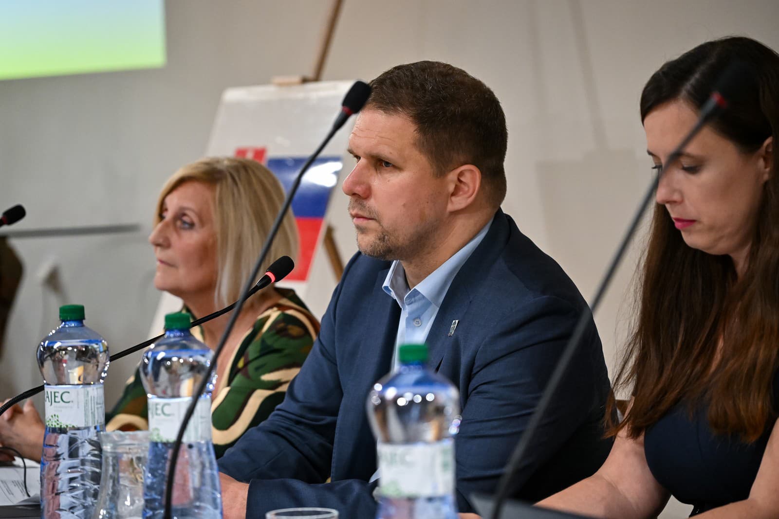 Starosta Ján Hrčka na zasadaní zastupiteľstva.