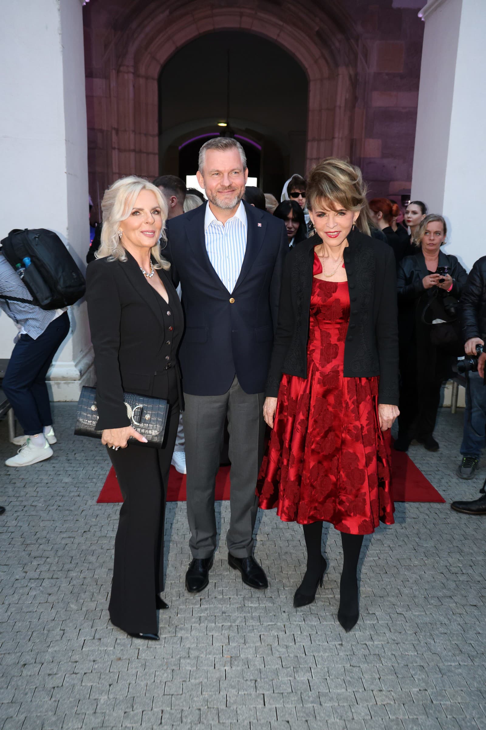 Bratislavské módne dni. Peter Pellegrini so sestrou Evou, Mária Reháková