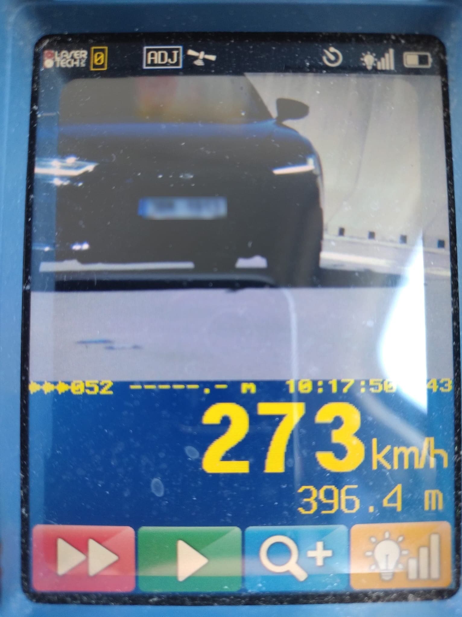 Úplný šialenec! Polícia na