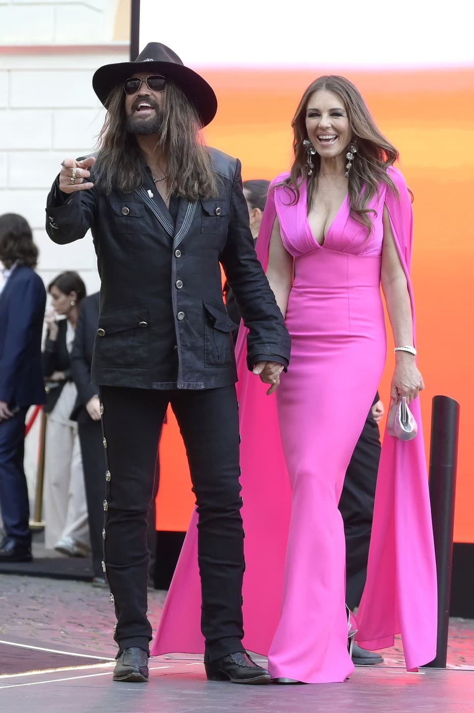 Liz Hurley PRVÝKRÁT v