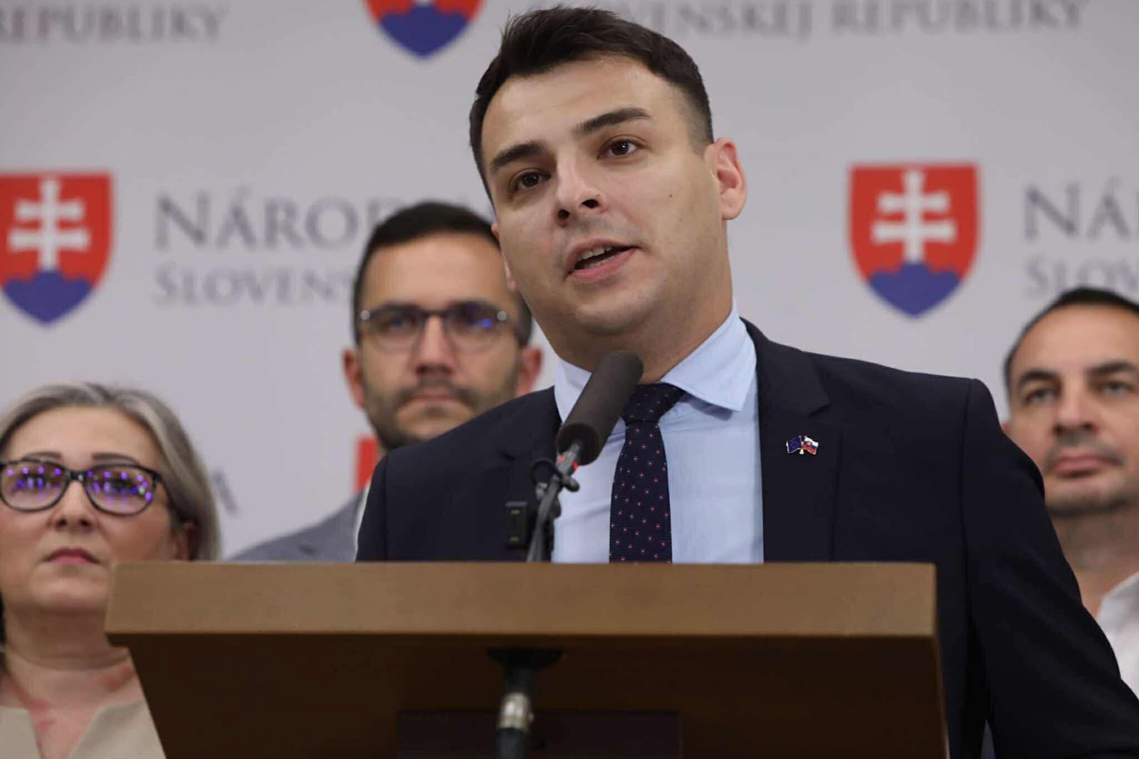 Bober vyzval Rómov k