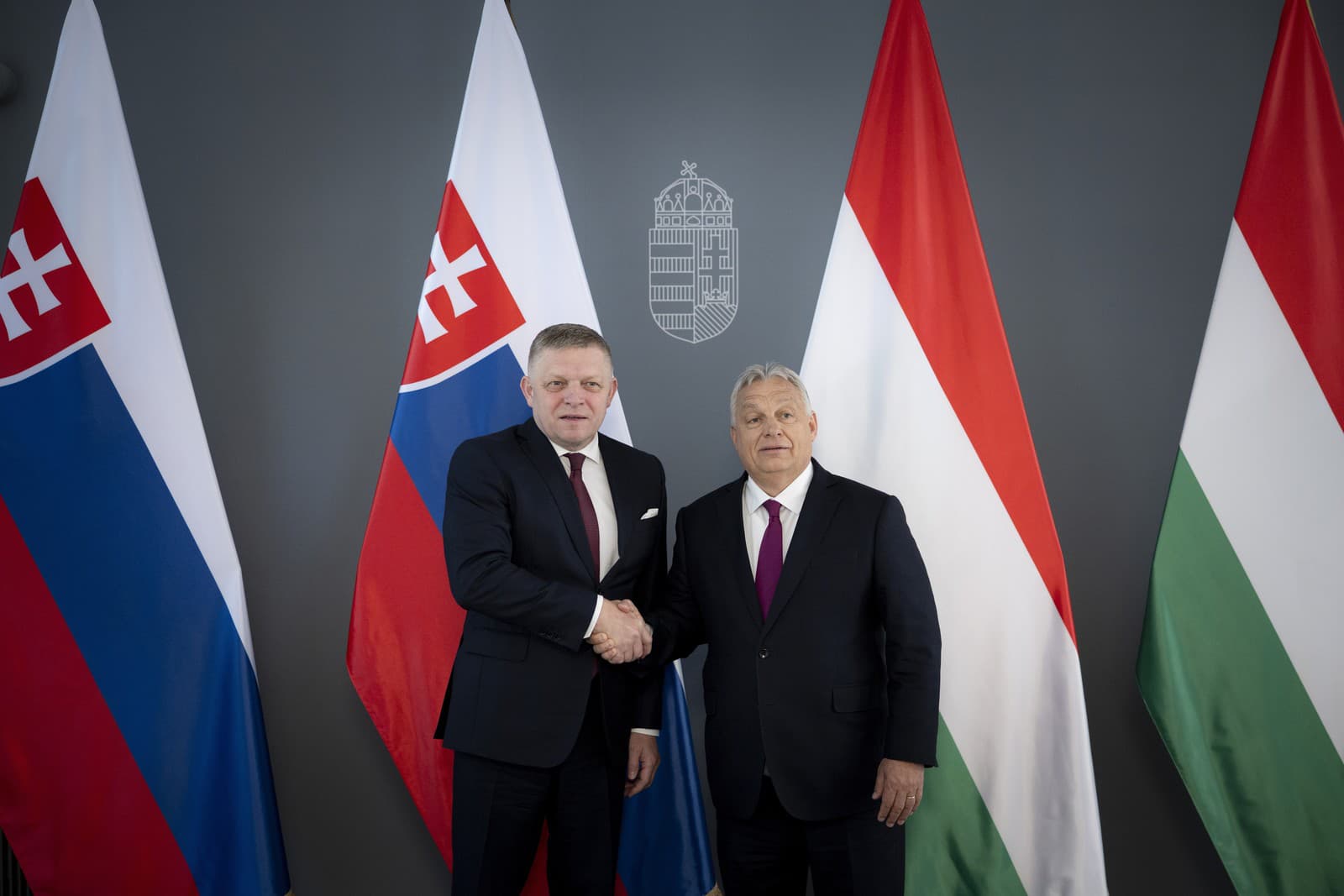 Robert Fico pricestoval do Budapešti, kde sa zúčastní na konferencii konzervatívnej politickej akcie CPAC Hungary