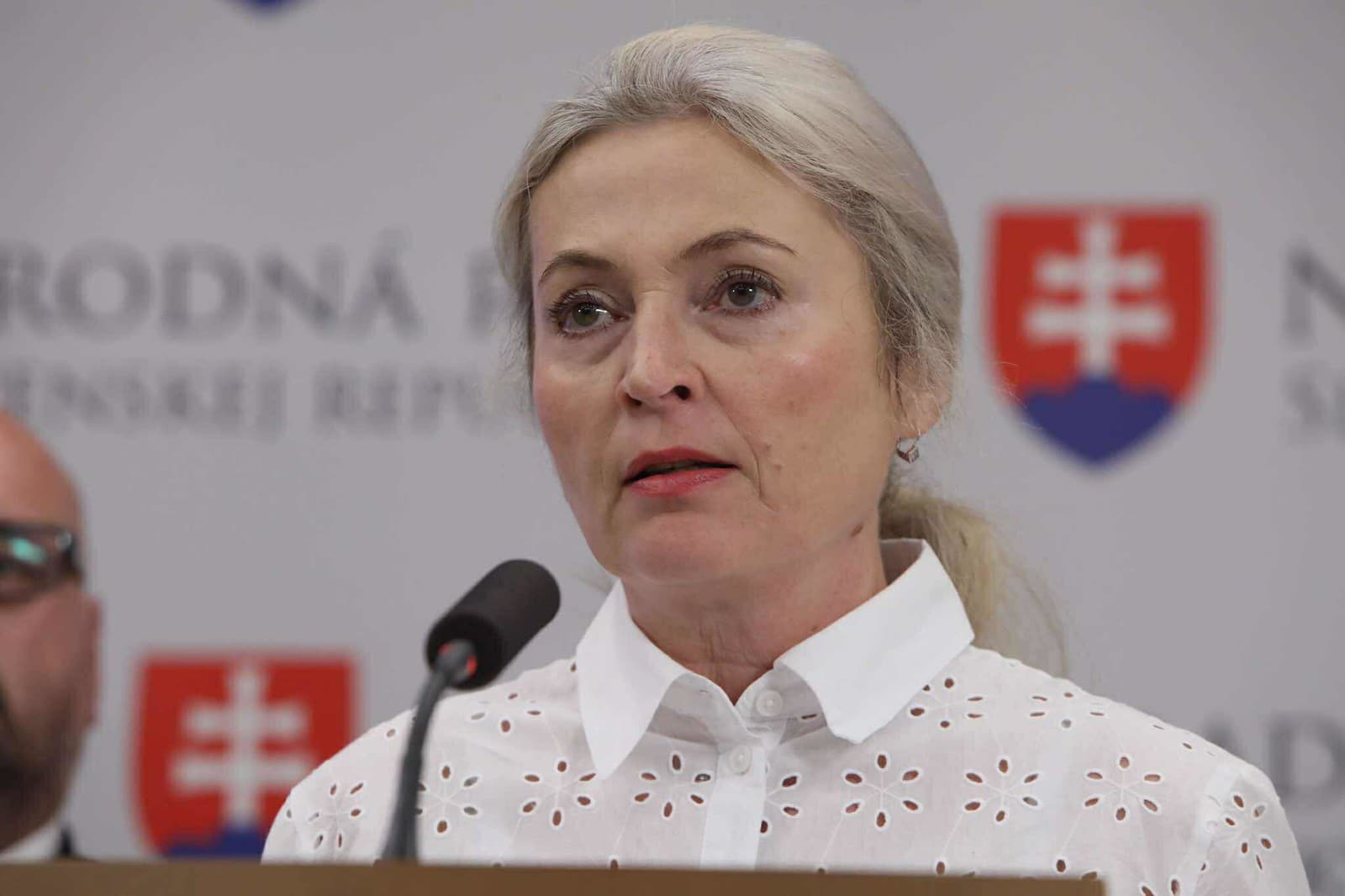 Poslanci na brannobezpečnostnom výbore