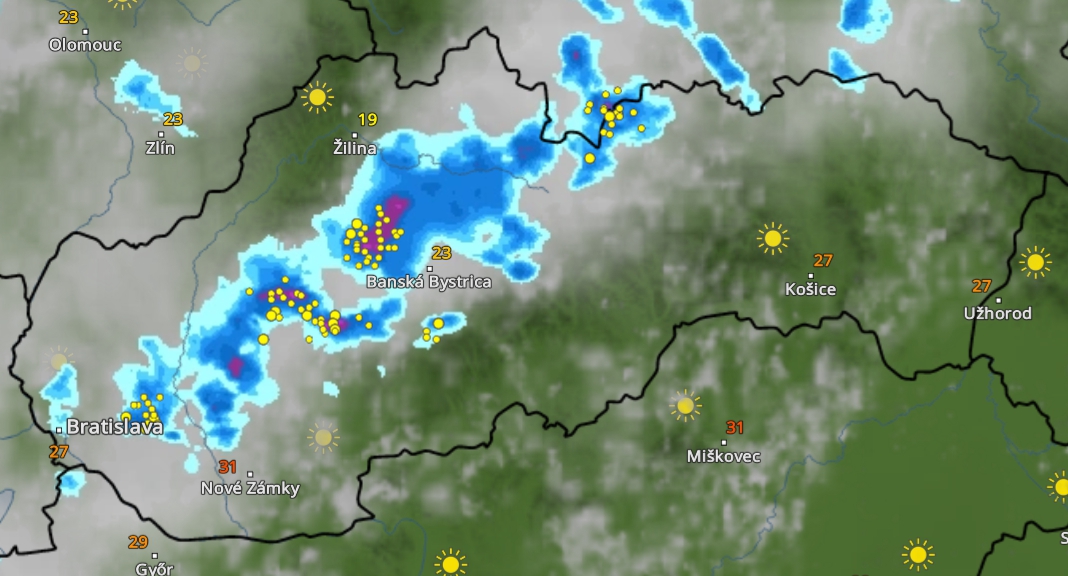 Predpokladané búrky na Slovensku o 17.00 h
