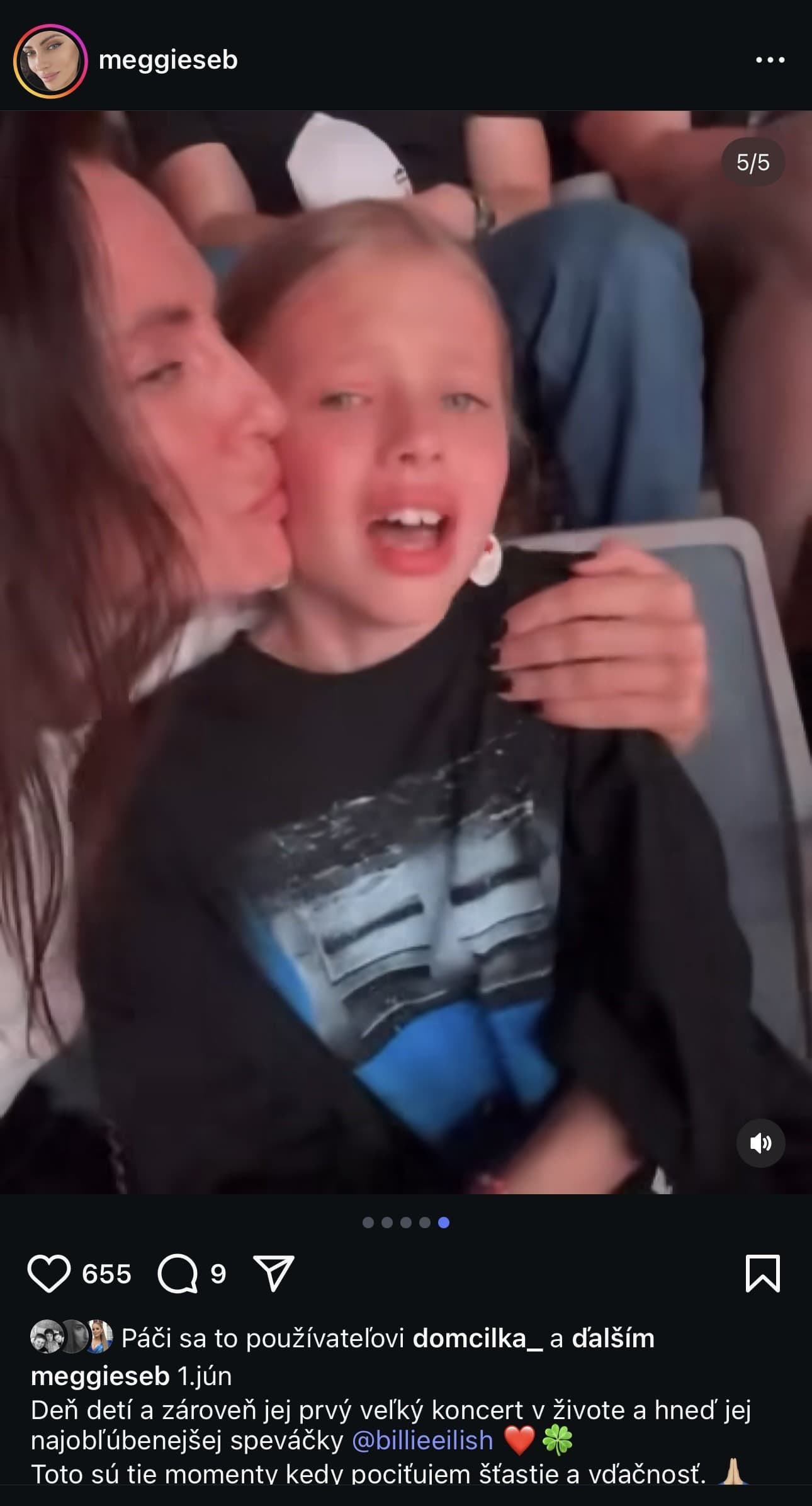 Magdaléna Šebestová s dcérou Ninou na koncerte Billie Eilish.