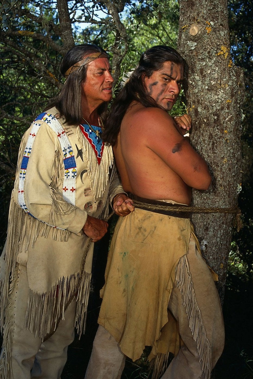 Pierre Brice a Jonathan Joss vo filme Vinnetou sa vracia.