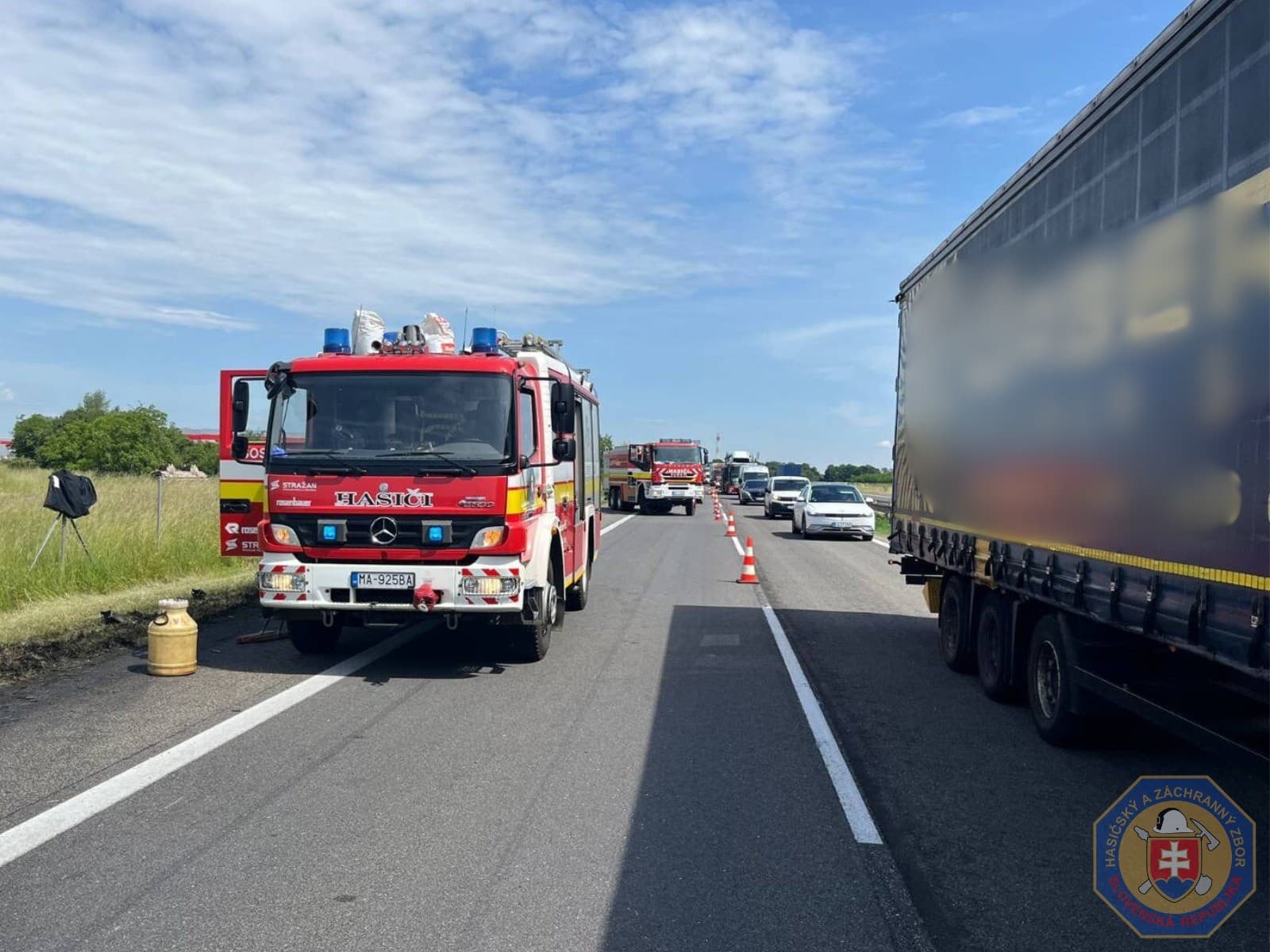 Nehoda kamióna na D2!