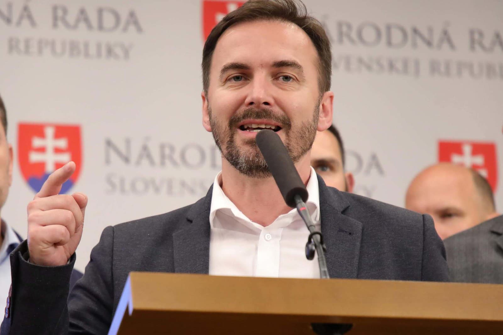 Politici sa vrhajú na