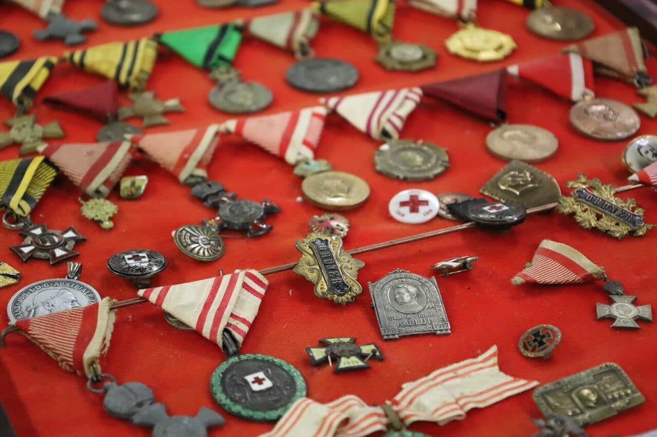 Nulové eurobankovky aj zlatý