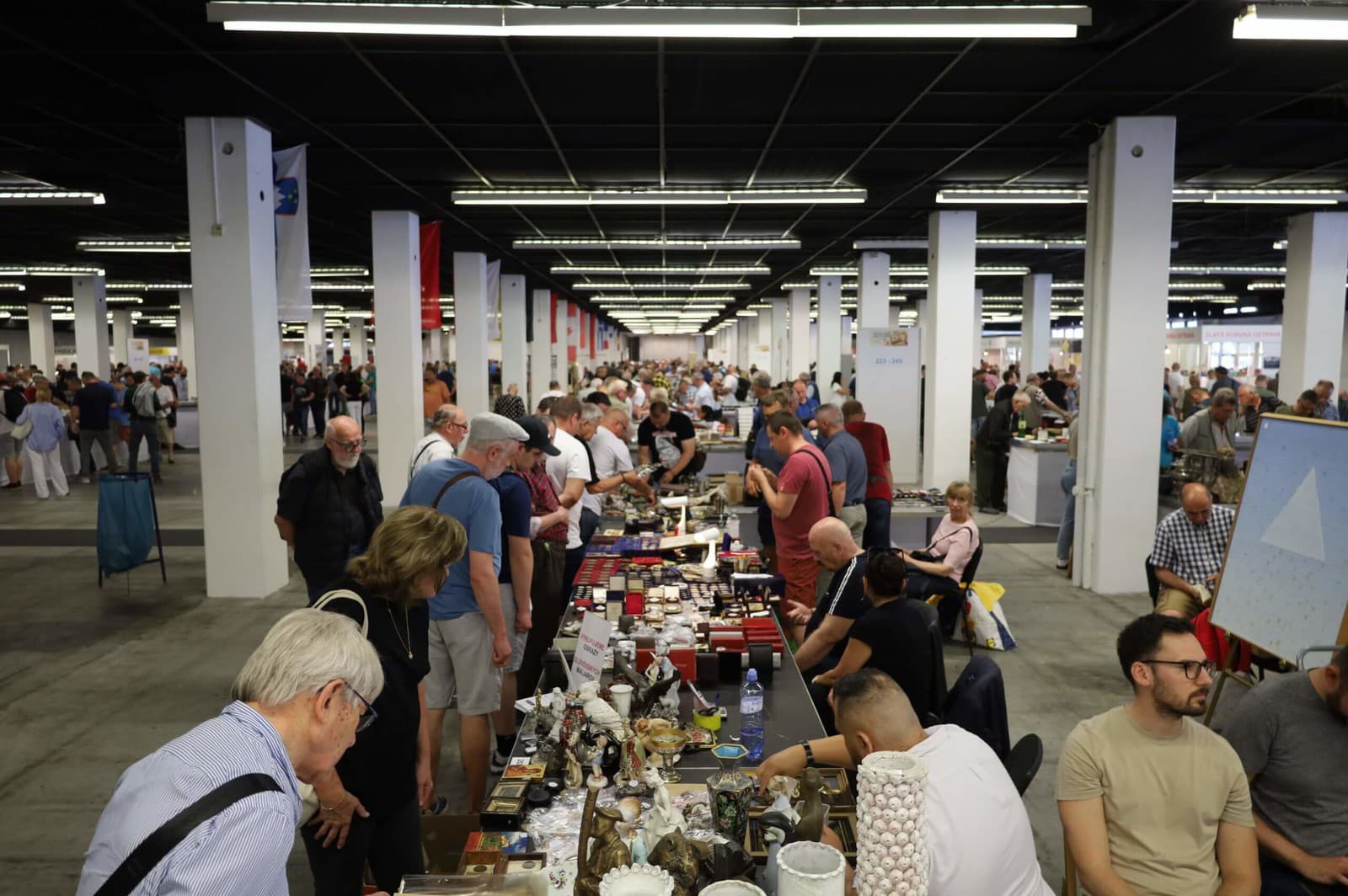 Nulové eurobankovky aj zlatý