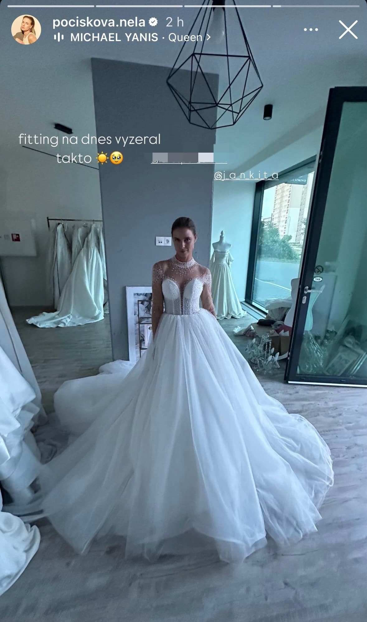 Nela Pocisková vo svadobných