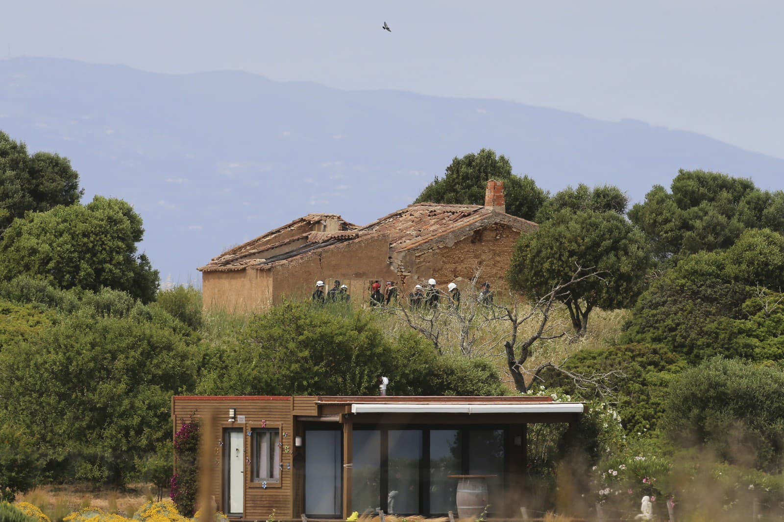 Veľké pátranie neďaleko Lagosu v južnom Portugalsku, v blízkosti starého vidieckeho domu hlavného podozrivého Christiana Bruecknera blízko Praia da Luz, kde Madeleine zmizla.