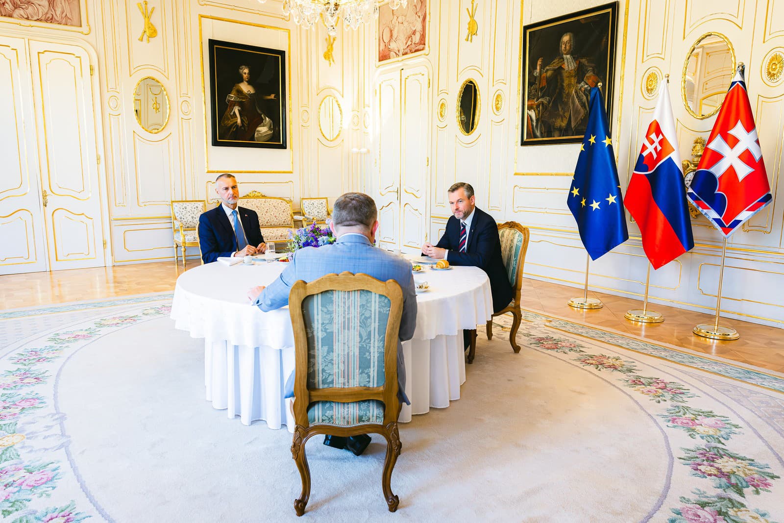 Pellegrini sa stretol s