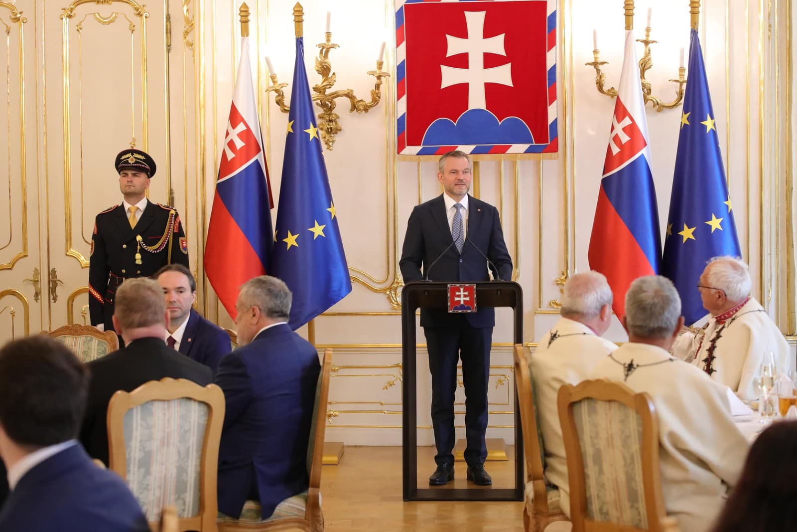 Slávnostný obed v paláci!