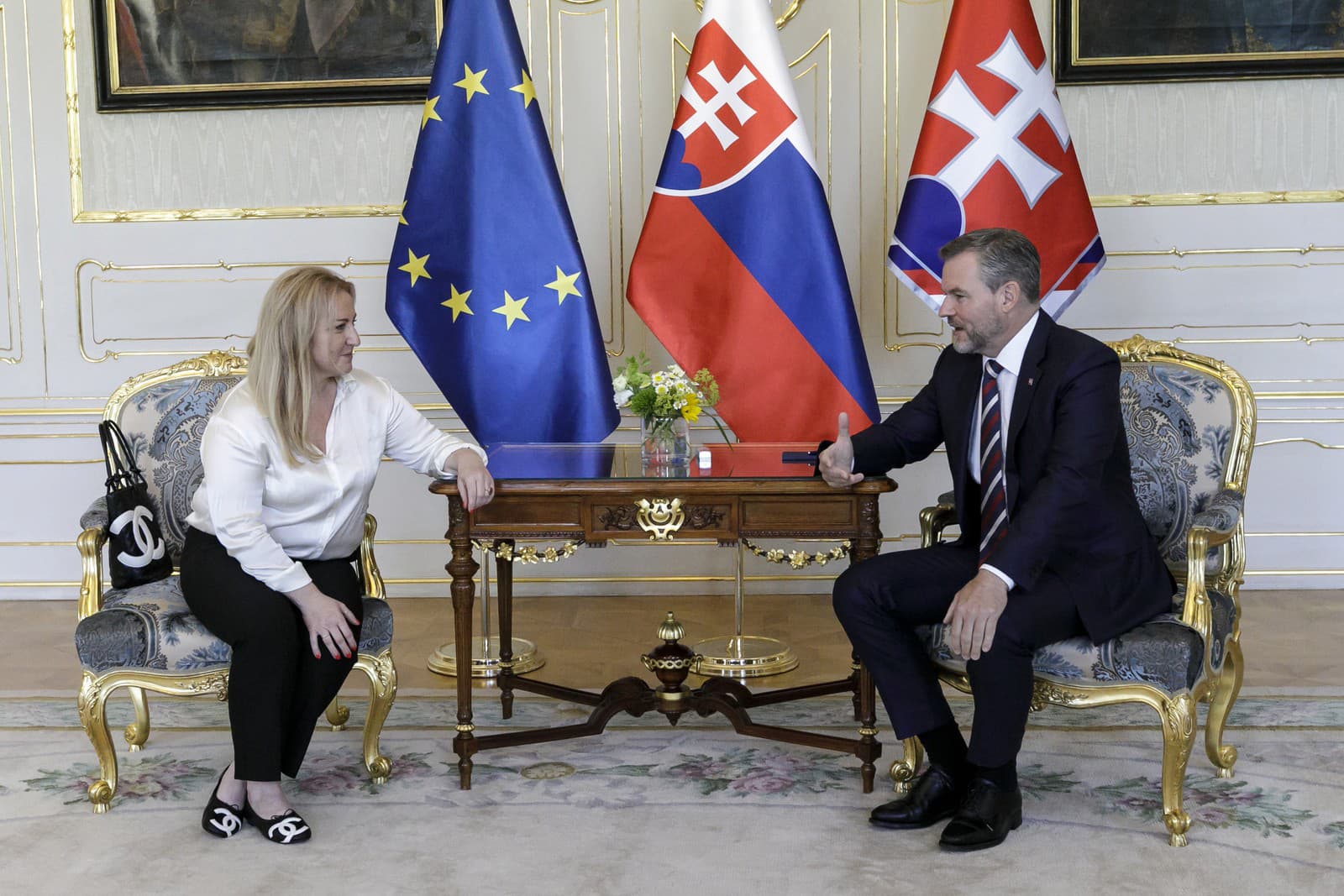 Prezident Peter Pellegrini prijal generálnu riaditeľku Slovenskej televízie a rozhlasu Martinu Flašíkovú