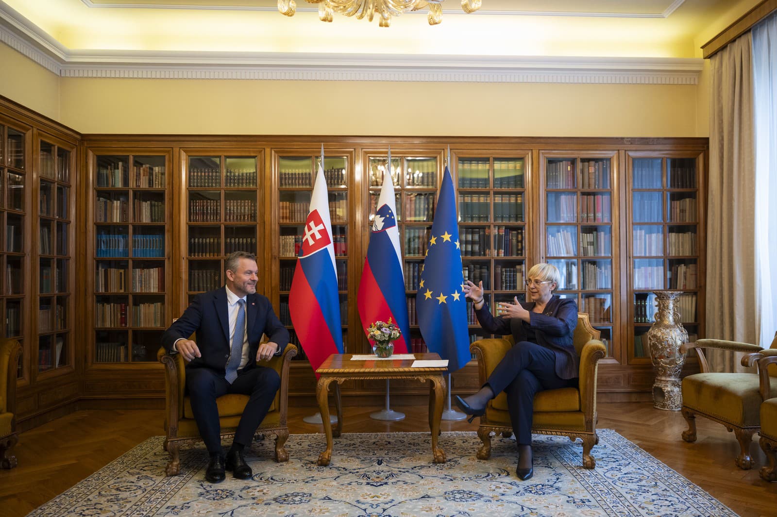 Slovenský prezident Peter Pellegrini a slovinská prezidentka Nataša Pircová Musarová