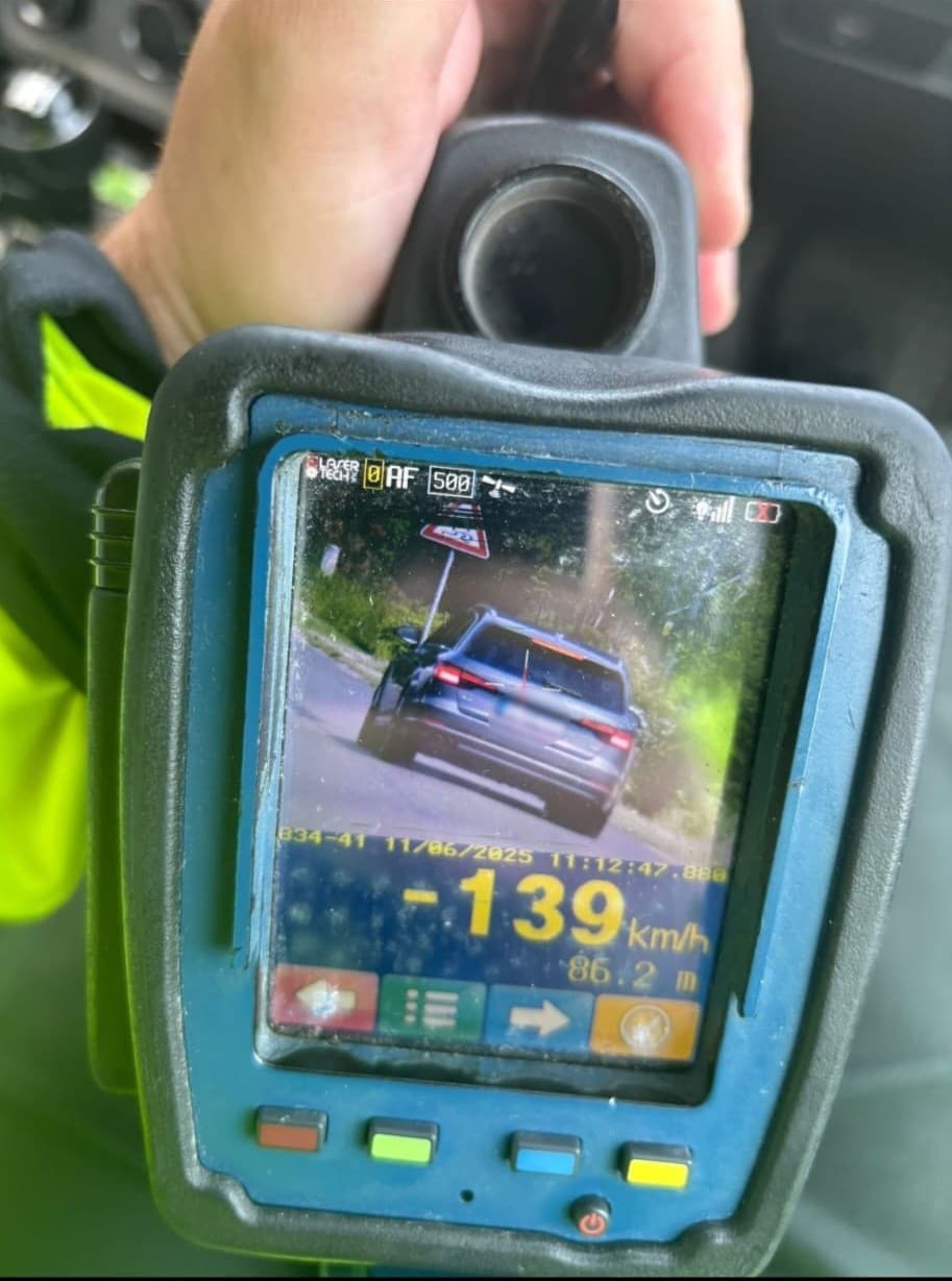 Šokovaní policajti! Vodiči si