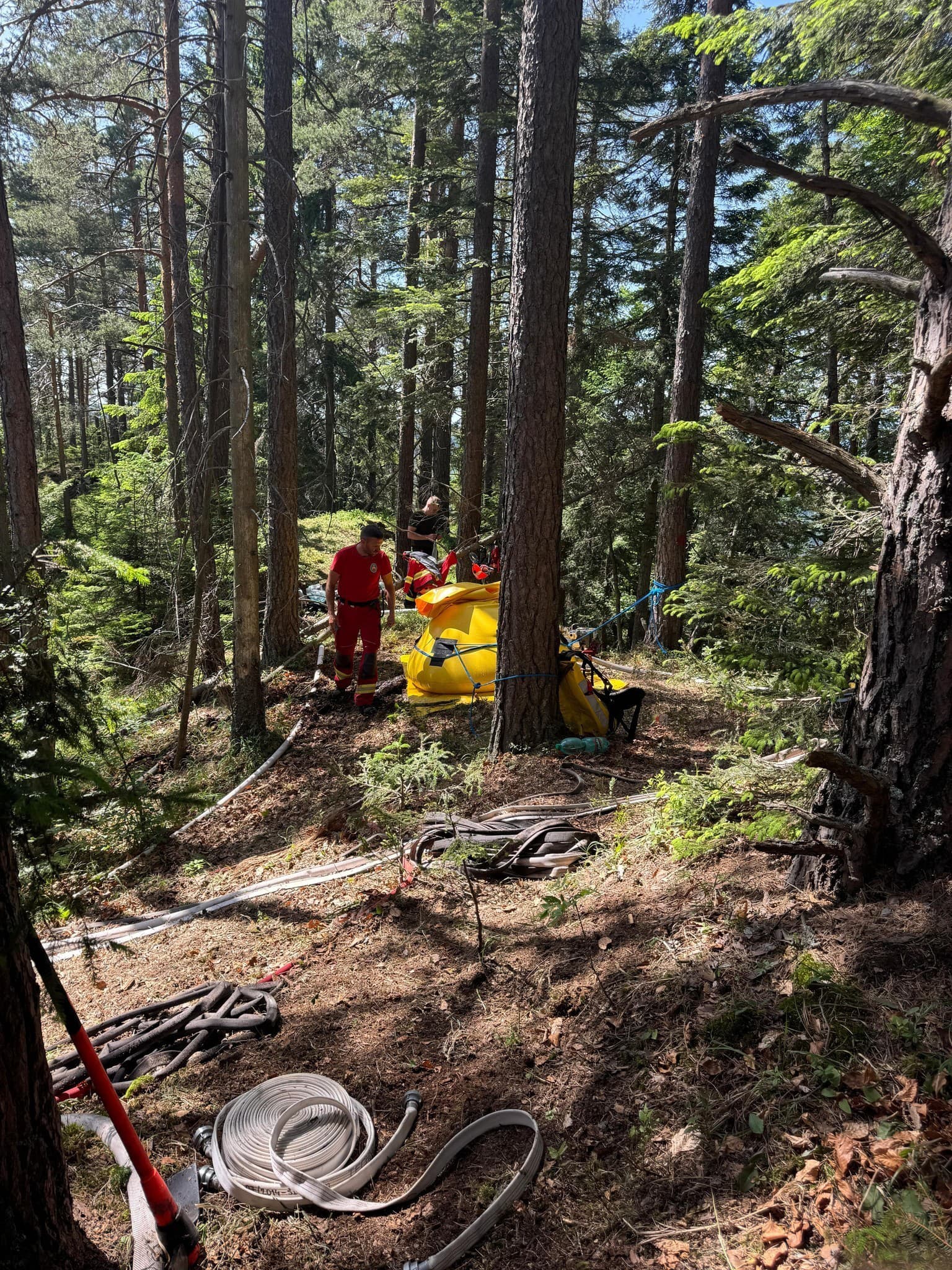 Lesný požiar pod vrchom