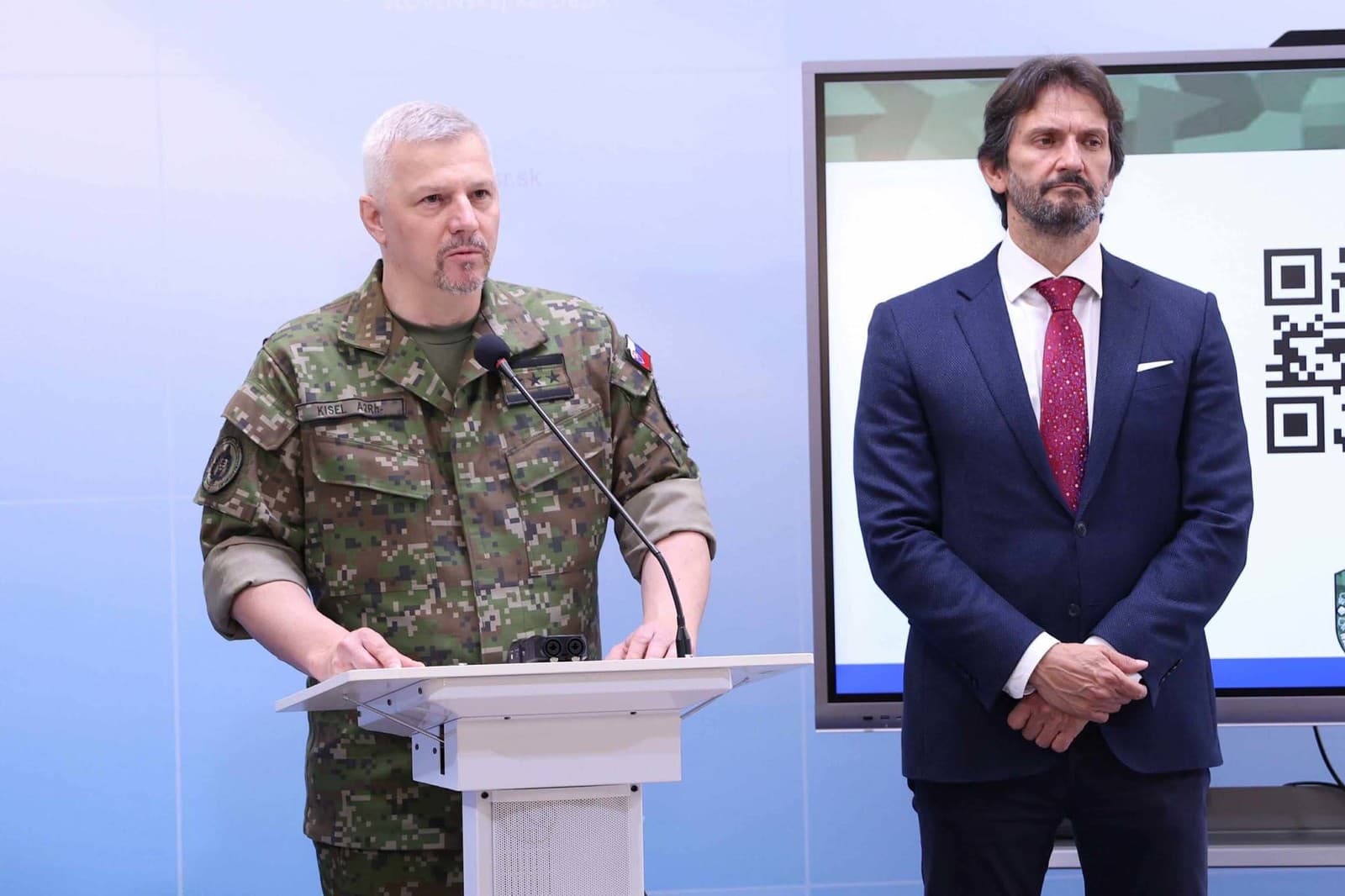 Do obranných síl sa