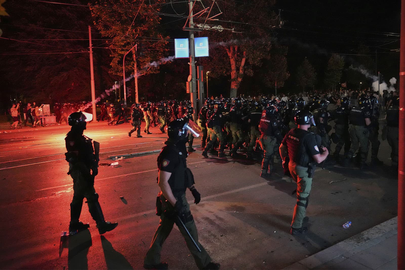 Slzný plyn a granáty