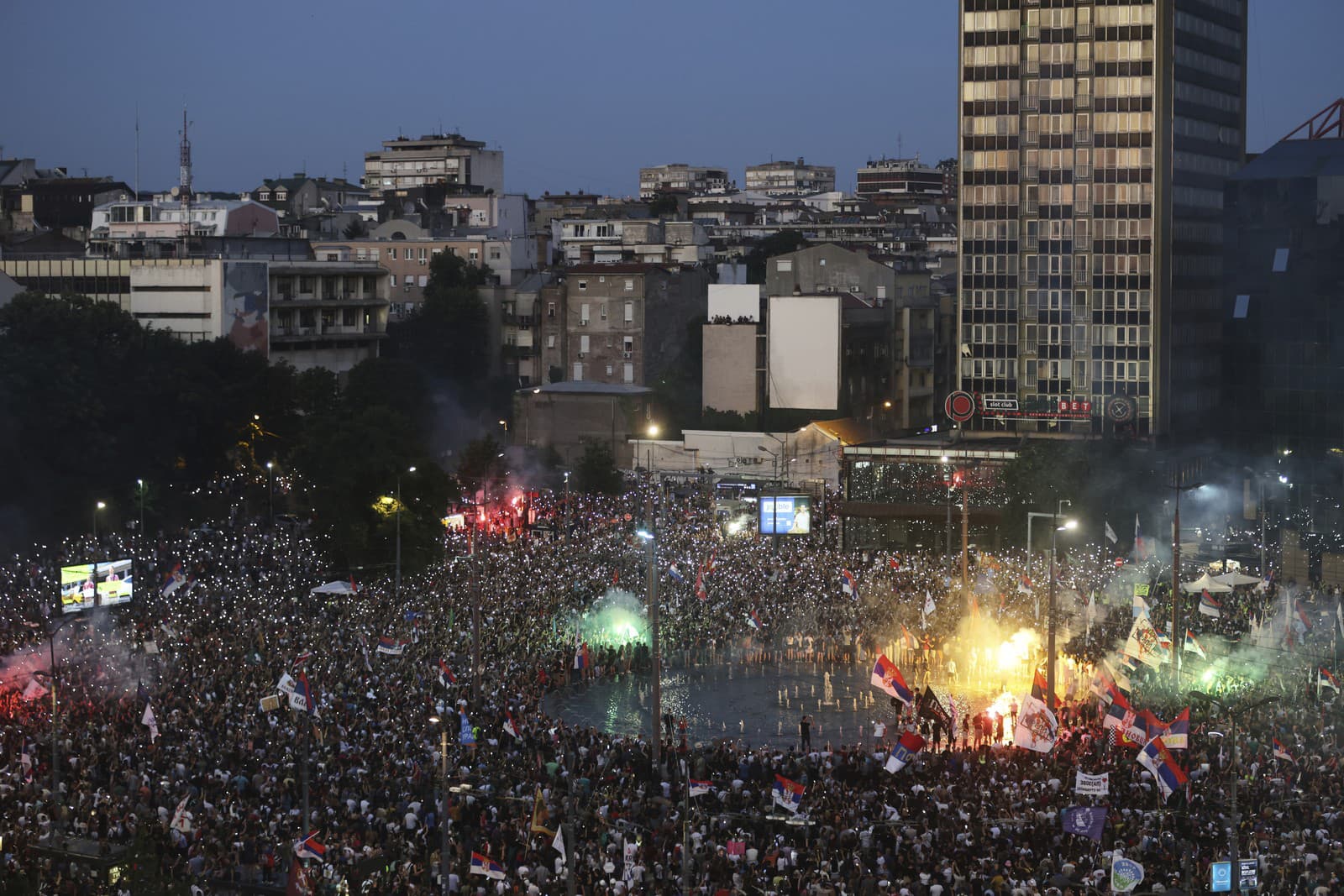 Slzný plyn a granáty