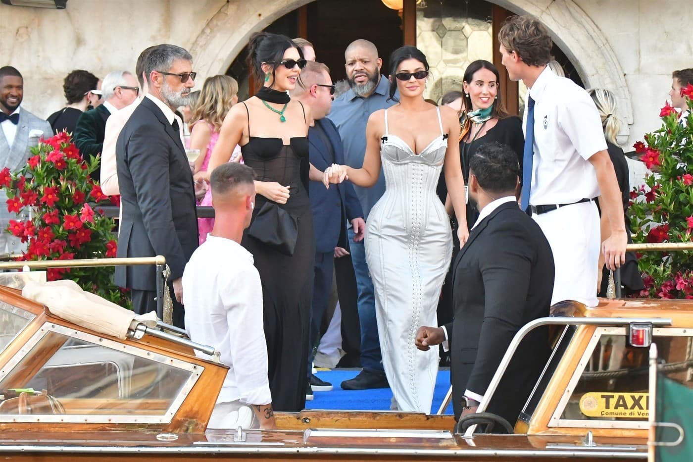 Kendall a Kylie Jenner na svadbe Bezosovcov