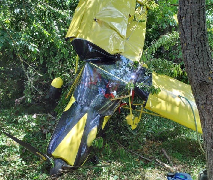 Pri Boskoviciach severne od Brna došlo počas víkendu k pádu ultraľahkého lietadla