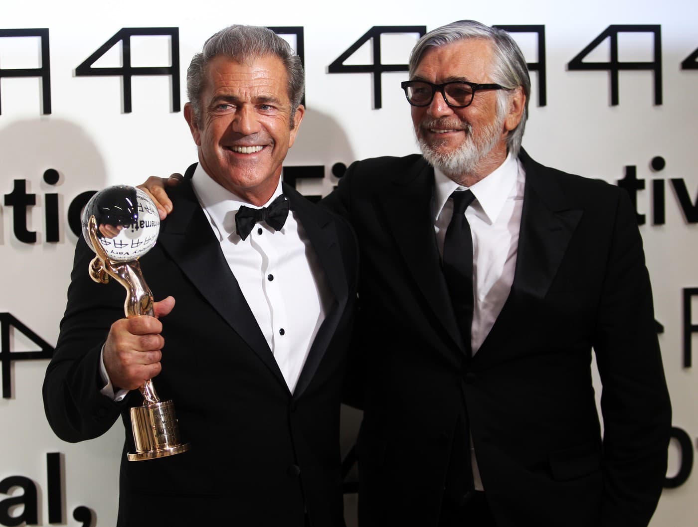 Mel Gibson, Jiří Bartoška