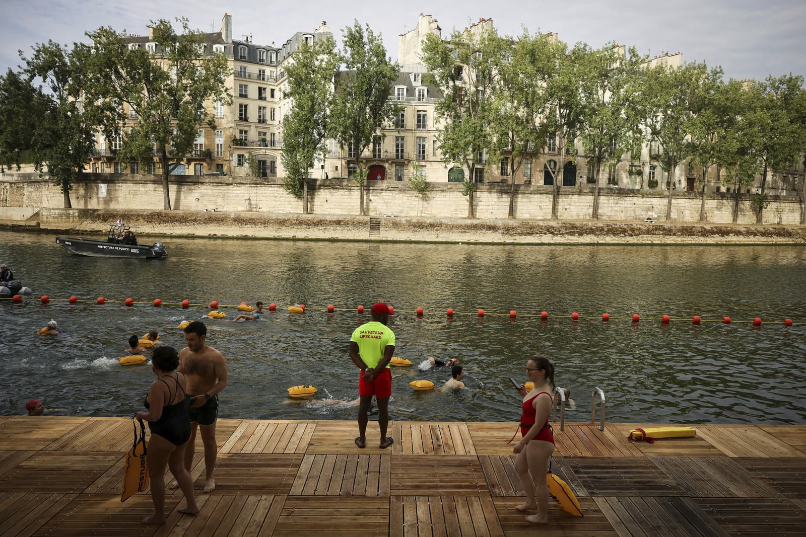 Paríž obmedzuje kúpanie v